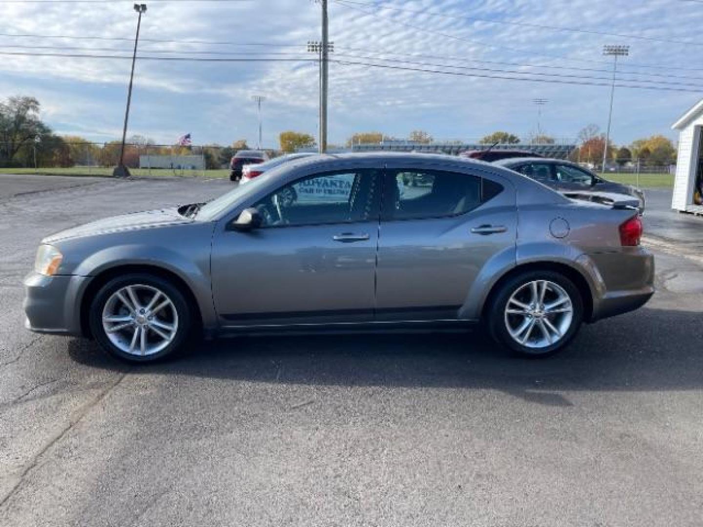 2012 Bright Silver Metallic Dodge Avenger SE (1C3CDZAG6CN) with an 3.6L V6 DOHC 24V FFV engine, 6-Speed Automatic transmission, located at 880 E. National Road, Vandalia, OH, 45377, (937) 908-9800, 39.891918, -84.183594 - Photo#2