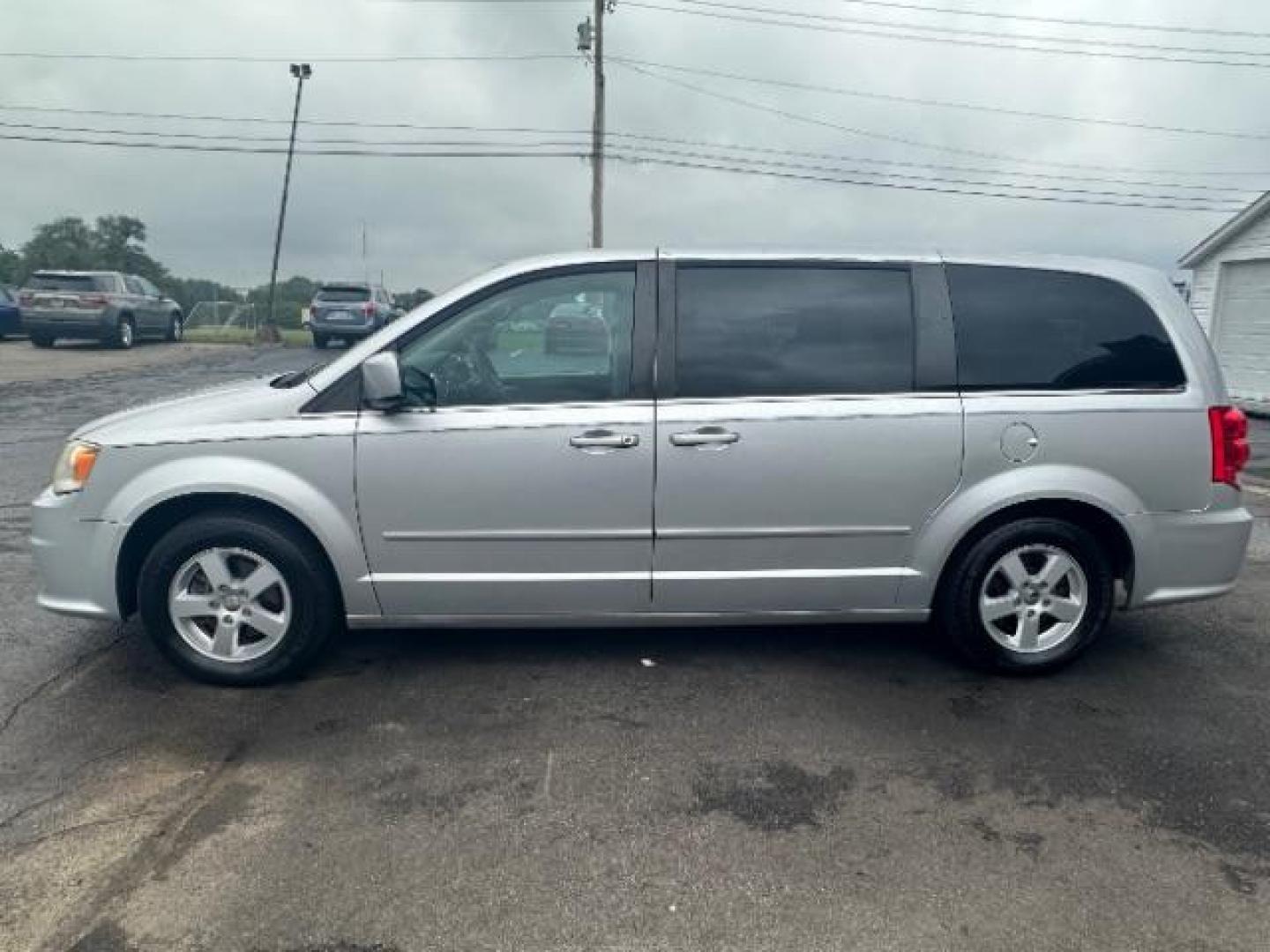 2012 Bright Silver Metallic Dodge Grand Caravan Crew (2C4RDGDGXCR) with an 3.6L V6 DOHC 24V engine, 6-Speed Automatic transmission, located at 4508 South Dixie Dr, Moraine, OH, 45439, (937) 908-9800, 39.689976, -84.218452 - Photo#3