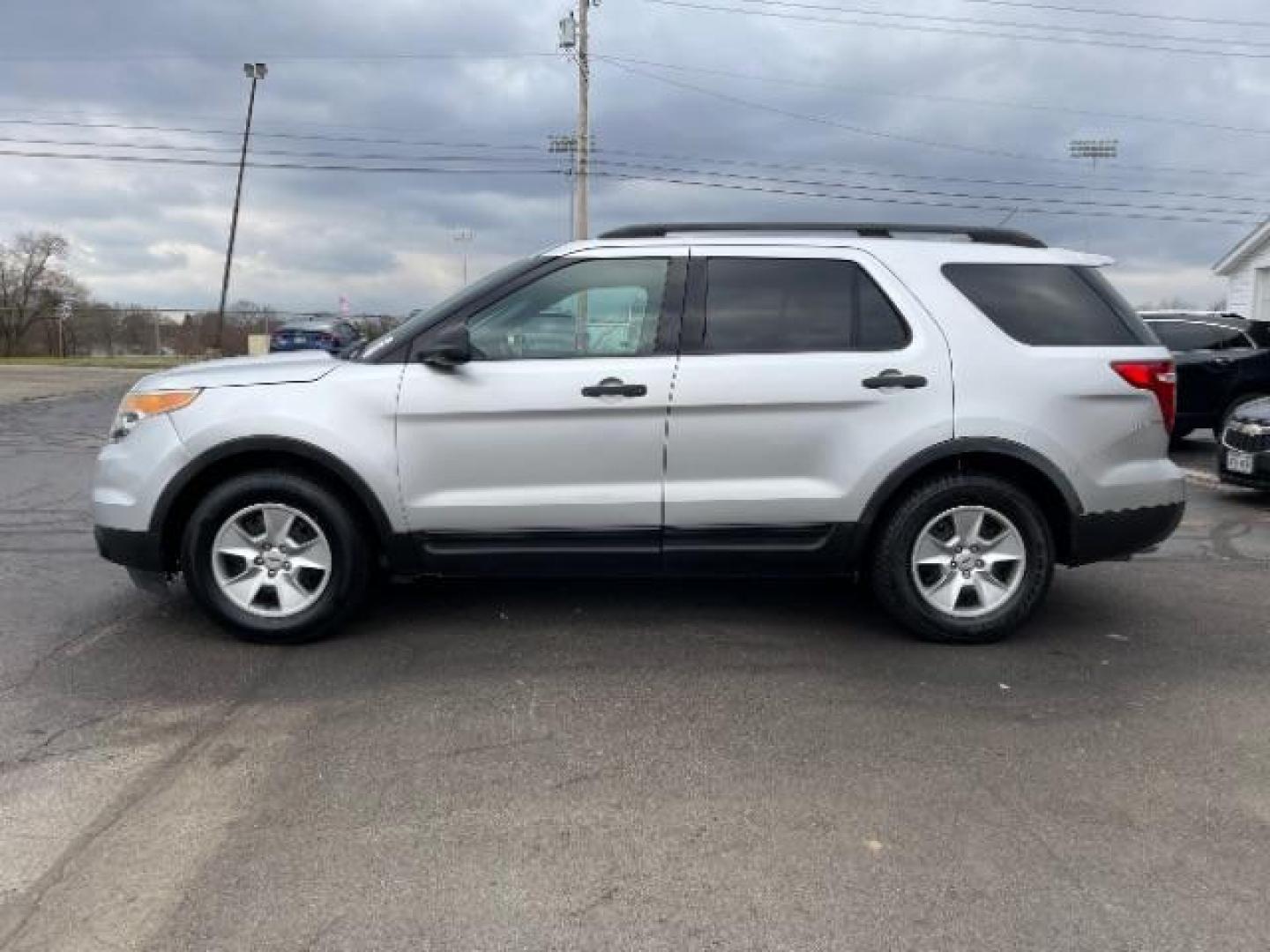 2012 Ingot Silver Metallic Ford Explorer Base FWD (1FMHK7B86CG) with an 3.5L V6 DOHC 24V engine, 6-Speed Automatic transmission, located at 1099 N County Rd 25A, Troy, OH, 45373, (937) 908-9800, 40.057079, -84.212883 - Photo#2