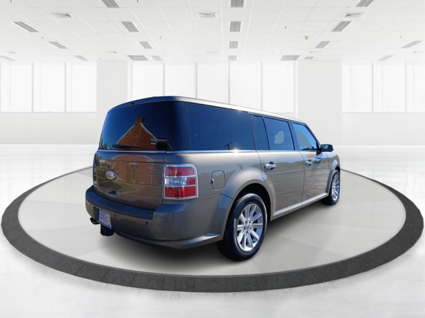 2012 Mineral Gray Metallic Ford Flex SEL FWD (2FMGK5CC2CB) with an 3.5L V6 DOHC 24V engine, 6-Speed Automatic Overdrive transmission, located at 1951 S Dayton Lakeview Rd., New Carlisle, OH, 45344, (937) 908-9800, 39.890999, -84.050255 - Photo#2