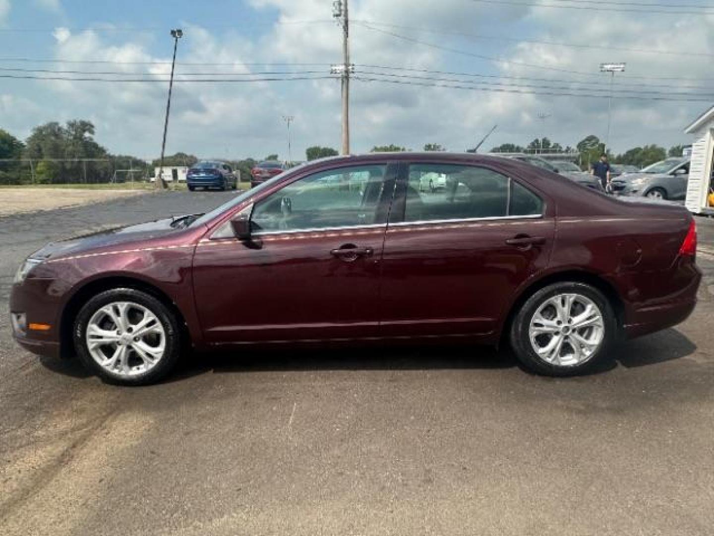 2012 Cinnamon Metallic Ford Fusion SE (3FAHP0HA1CR) with an 2.5L L4 DOHC 16V engine, located at 1230 East Main St, Xenia, OH, 45385, (937) 908-9800, 39.688026, -83.910172 - Photo#3