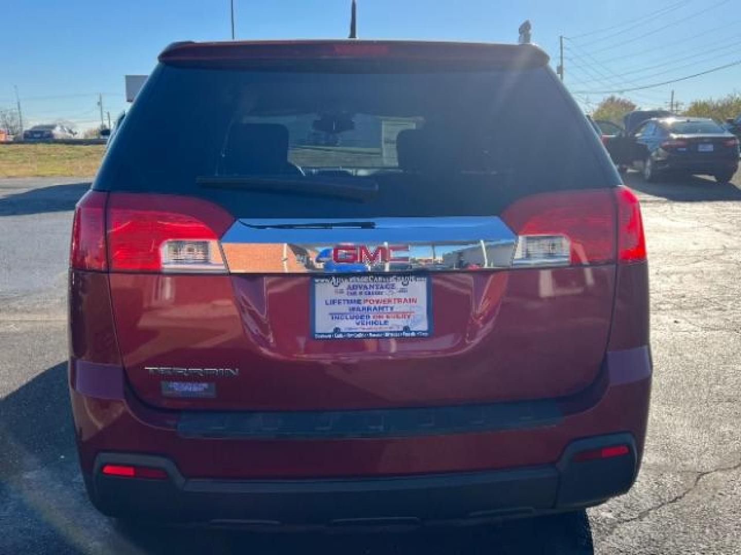 2012 Red GMC Terrain SLE1 FWD (2GKALMEK9C6) with an 2.4L L4 DOHC 16V FFV engine, 6-Speed Automatic transmission, located at 1230 East Main St, Xenia, OH, 45385, (937) 908-9800, 39.688026, -83.910172 - Photo#3