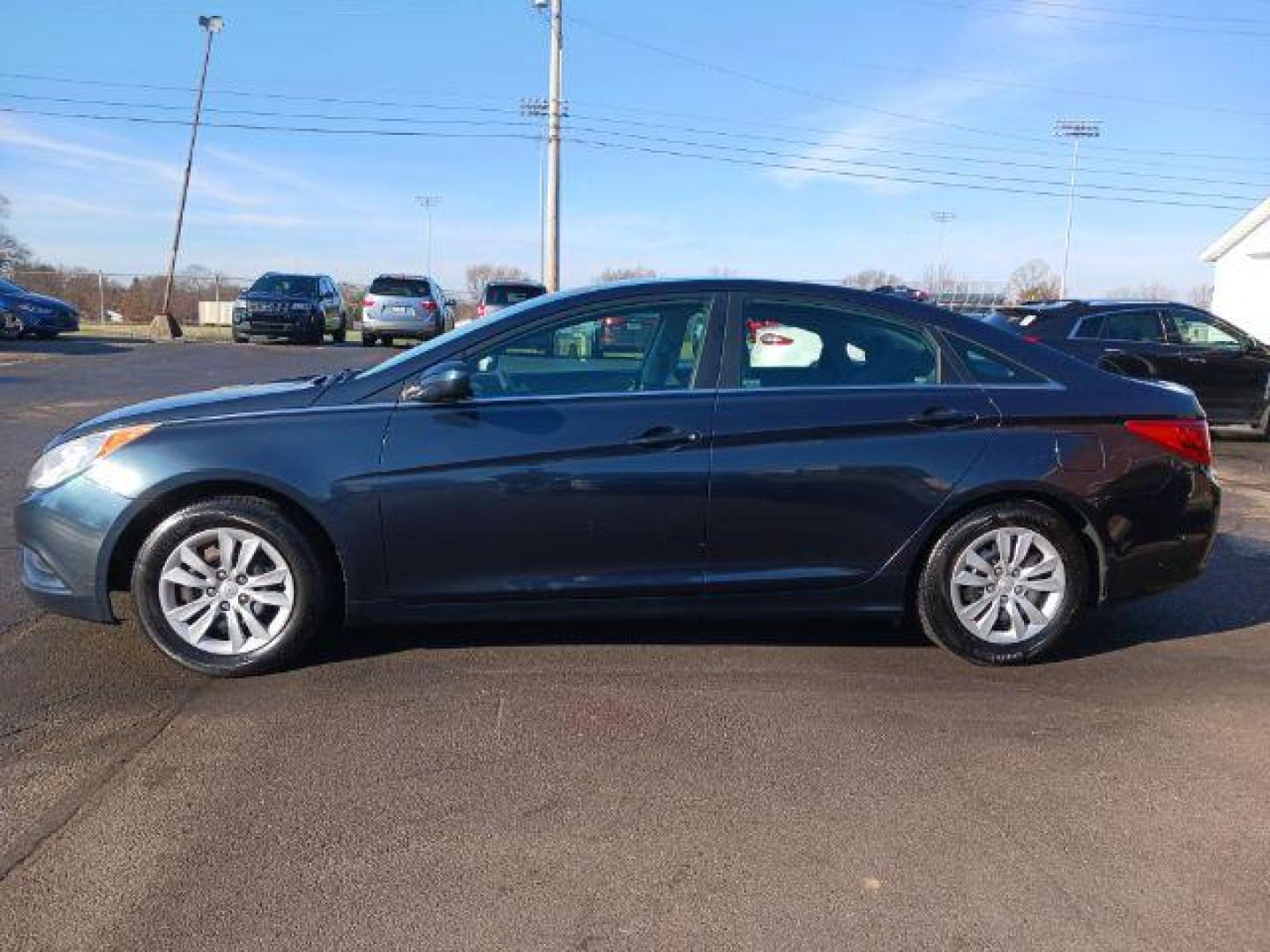 2012 Pacific Blue Pearl Hyundai Sonata GLS Auto (5NPEB4AC9CH) with an 2.4L L4 DOHC 16V engine, 6-Speed Automatic transmission, located at 1184 Kauffman Ave, Fairborn, OH, 45324, (937) 908-9800, 39.807072, -84.030914 - Photo#3