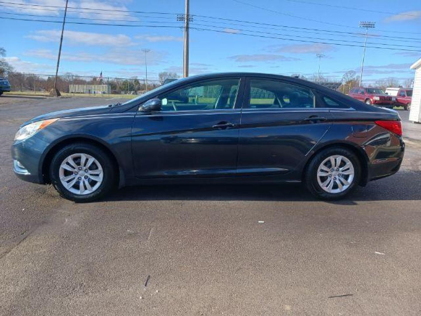 2012 Pacific Blue Pearl Hyundai Sonata GLS Auto (5NPEB4AC6CH) with an 2.4L L4 DOHC 16V engine, 6-Speed Automatic transmission, located at 1951 S Dayton Lakeview Rd., New Carlisle, OH, 45344, (937) 908-9800, 39.890999, -84.050255 - Photo#3