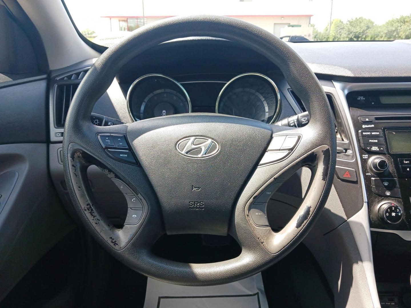 2012 Harbor Gray Metallic Hyundai Sonata (5NPEB4AC3CH) with an 2.4L L4 DOHC 16V engine, 6-Speed Automatic transmission, located at 1099 N County Rd 25A, Troy, OH, 45373, (937) 908-9800, 40.057079, -84.212883 - Photo#15