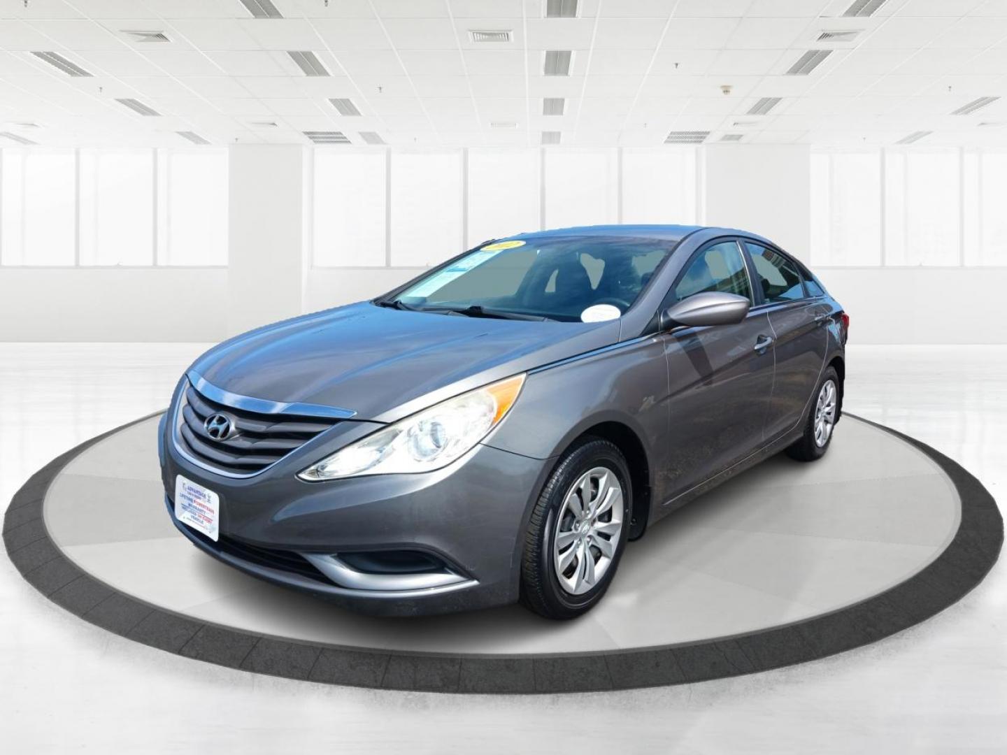 2012 Harbor Gray Metallic Hyundai Sonata (5NPEB4AC3CH) with an 2.4L L4 DOHC 16V engine, 6-Speed Automatic transmission, located at 1099 N County Rd 25A, Troy, OH, 45373, (937) 908-9800, 40.057079, -84.212883 - Photo#7