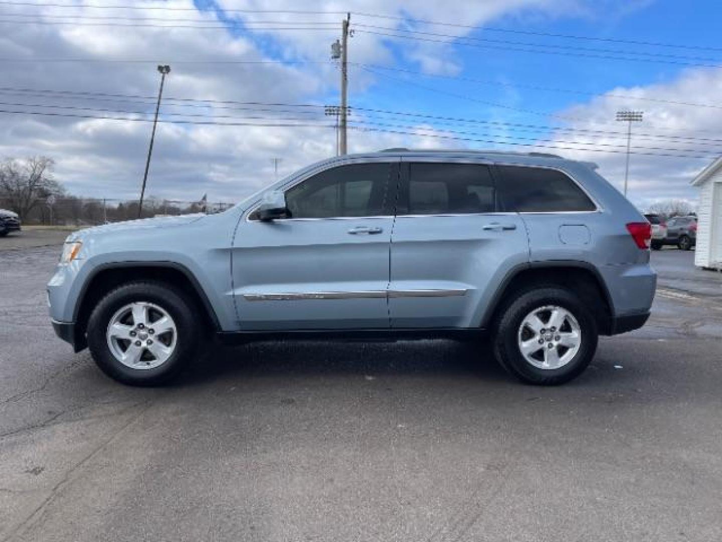 2012 True Blue Pearl Jeep Grand Cherokee Laredo 4WD (1C4RJFAG7CC) with an 3.6L V6 DOHC 24V engine, 5-Speed Automatic transmission, located at 1099 N County Rd 25A, Troy, OH, 45373, (937) 908-9800, 40.057079, -84.212883 - Photo#2