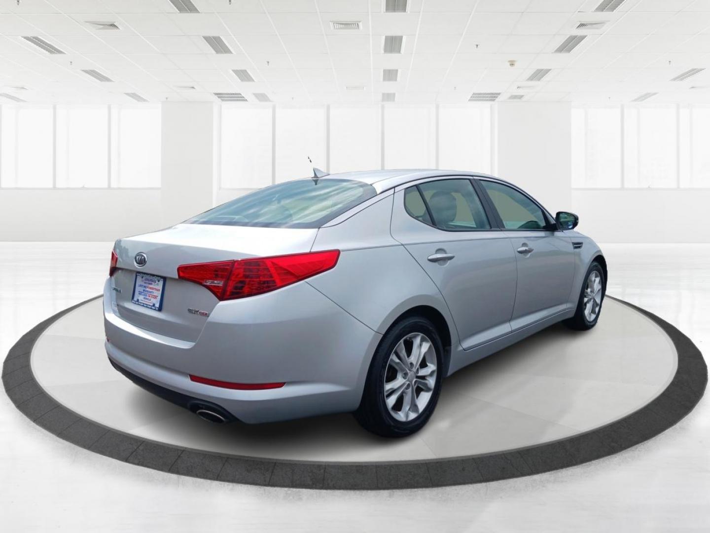 2012 Titanium Metallic Kia Optima EX (5XXGN4A7XCG) with an 2.4L L4 DOHC 16V engine, 6-Speed Automatic transmission, located at 4508 South Dixie Dr, Moraine, OH, 45439, (937) 908-9800, 39.689976, -84.218452 - Photo#2