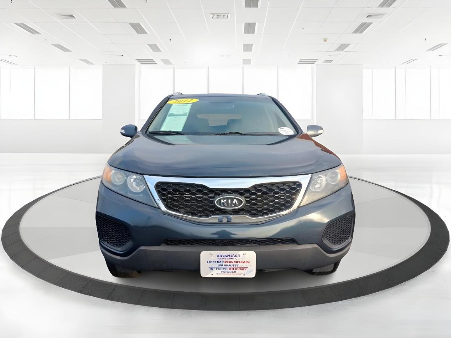 2012 Pacific Blue Kia Sorento LX 4WD (5XYKTDA2XCG) with an 3.5L V6 DOHC 24V engine, 6-Speed Automatic transmission, located at 1184 Kauffman Ave, Fairborn, OH, 45324, (937) 908-9800, 39.807072, -84.030914 - Photo#4