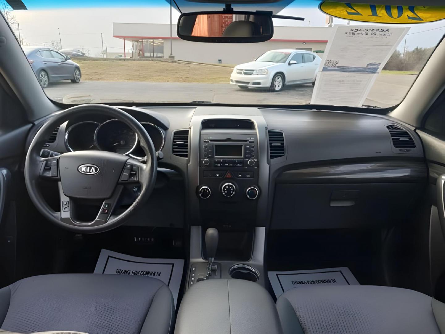 2012 Pacific Blue Kia Sorento LX 4WD (5XYKTDA2XCG) with an 3.5L V6 DOHC 24V engine, 6-Speed Automatic transmission, located at 1184 Kauffman Ave, Fairborn, OH, 45324, (937) 908-9800, 39.807072, -84.030914 - Photo#7