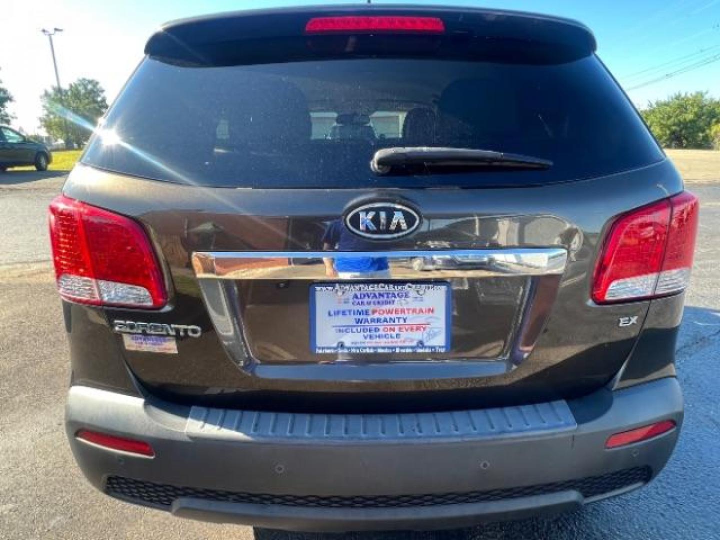 2012 Java Brown Kia Sorento EX 4WD (5XYKUDA68CG) with an 2.4L L4 DOHC 16V engine, 6-Speed Automatic transmission, located at 4508 South Dixie Dr, Moraine, OH, 45439, (937) 908-9800, 39.689976, -84.218452 - Photo#4