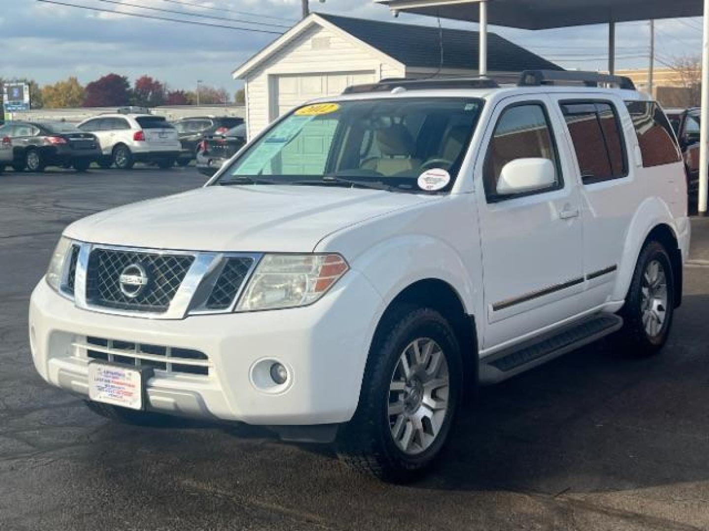 2012 Avalanche Nissan Pathfinder LE 4WD (5N1AR1NB2CC) with an 4.0L V6 DOHC 24V engine, 5-Speed Automatic transmission, located at 1951 S Dayton Lakeview Rd., New Carlisle, OH, 45344, (937) 908-9800, 39.890999, -84.050255 - Photo#2