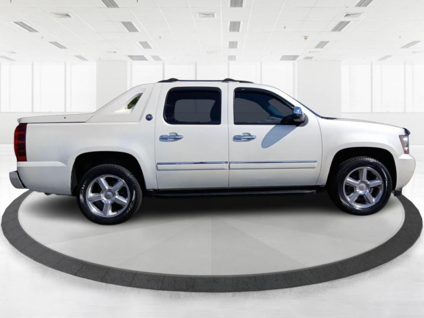 2013 White Diamond Tricoat Chevrolet Avalanche LTZ 4WD (3GNTKGE78DG) with an 5.3L V8 OHV 16V FFV engine, 4-Speed Automatic transmission, located at 1951 S Dayton Lakeview Rd., New Carlisle, OH, 45344, (937) 908-9800, 39.890999, -84.050255 - Photo#1