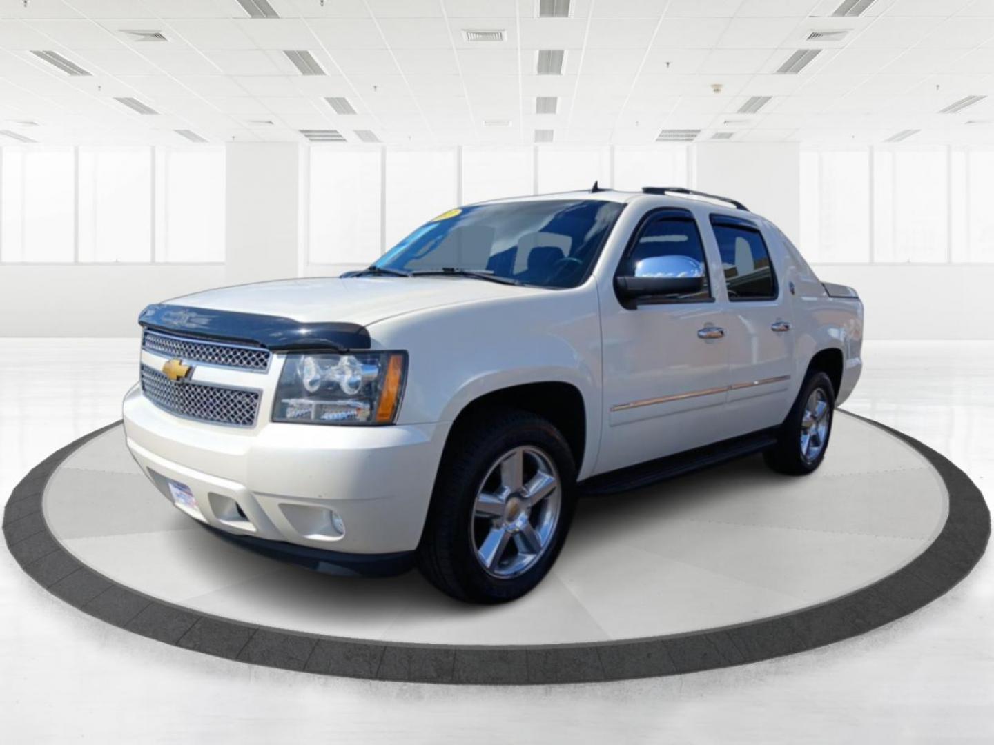 2013 White Diamond Tricoat Chevrolet Avalanche LTZ 4WD (3GNTKGE78DG) with an 5.3L V8 OHV 16V FFV engine, 4-Speed Automatic transmission, located at 1951 S Dayton Lakeview Rd., New Carlisle, OH, 45344, (937) 908-9800, 39.890999, -84.050255 - Photo#7