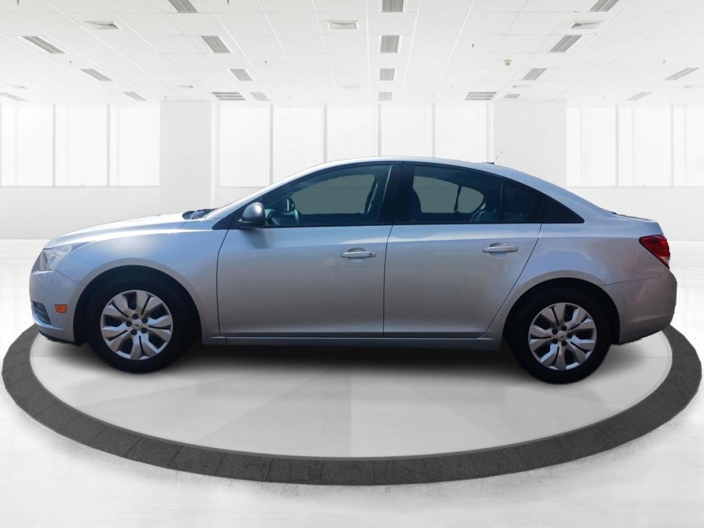 2013 Champagne Silver Metallic Chevrolet Cruze LS Auto (1G1PA5SH8D7) with an 1.8L L4 DOHC 16V FFV engine, 6-Speed Automatic transmission, located at 1184 Kauffman Ave, Fairborn, OH, 45324, (937) 908-9800, 39.807072, -84.030914 - Photo#5