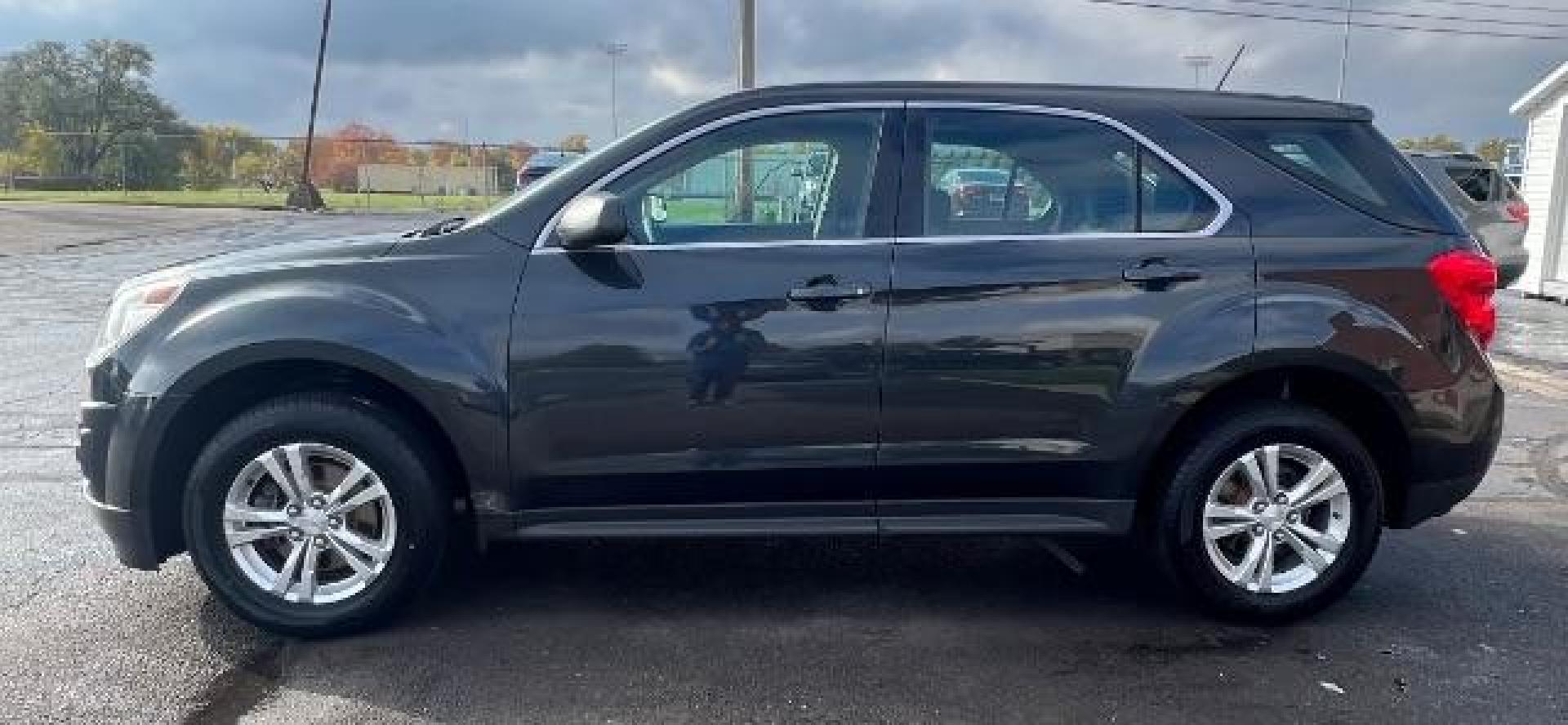 2013 Ashen Gray Metallic Chevrolet Equinox LS 2WD (2GNALBEK5D6) with an 2.4L L4 DOHC 16V engine, 6-Speed Automatic transmission, located at 1184 Kauffman Ave, Fairborn, OH, 45324, (937) 908-9800, 39.807072, -84.030914 - Photo#3