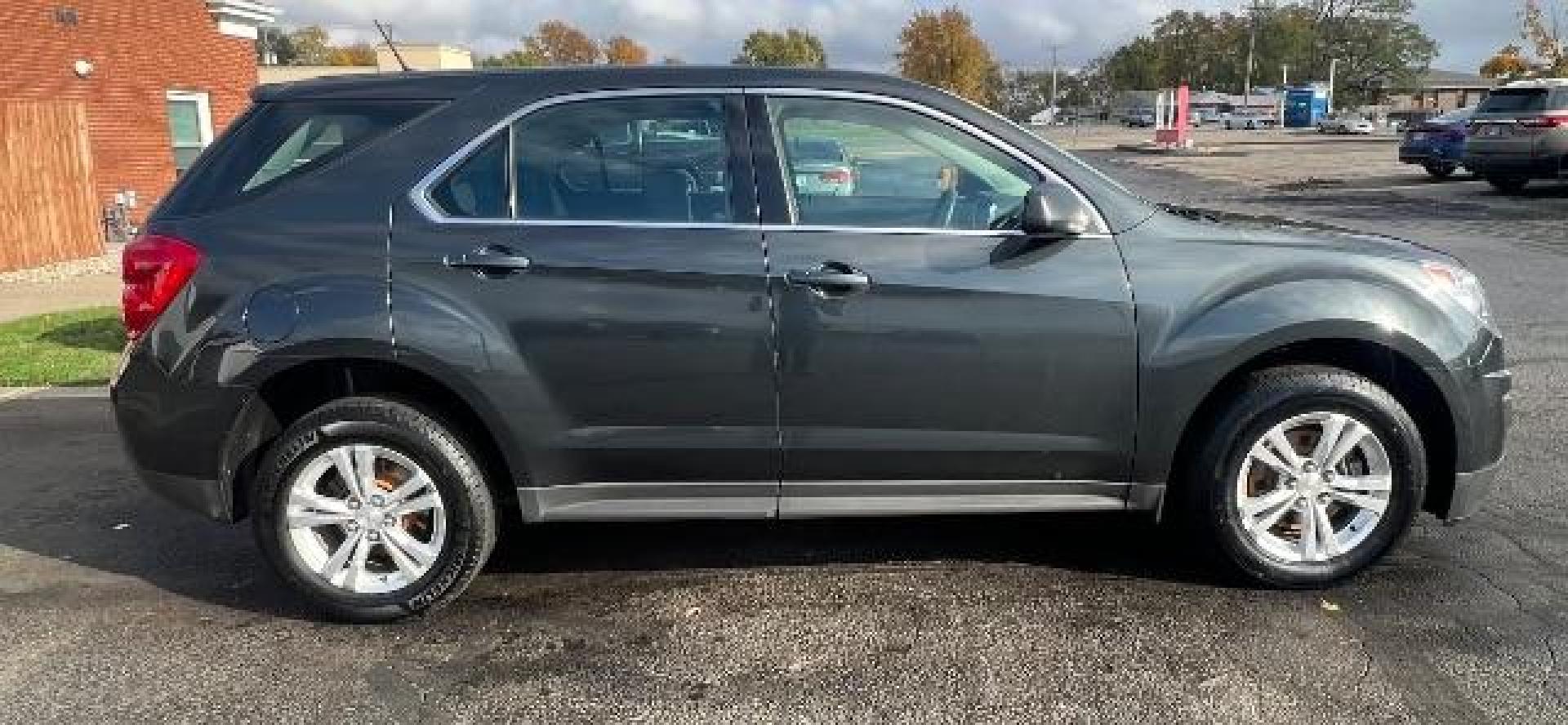 2013 Ashen Gray Metallic Chevrolet Equinox LS 2WD (2GNALBEK5D6) with an 2.4L L4 DOHC 16V engine, 6-Speed Automatic transmission, located at 1184 Kauffman Ave, Fairborn, OH, 45324, (937) 908-9800, 39.807072, -84.030914 - Photo#5