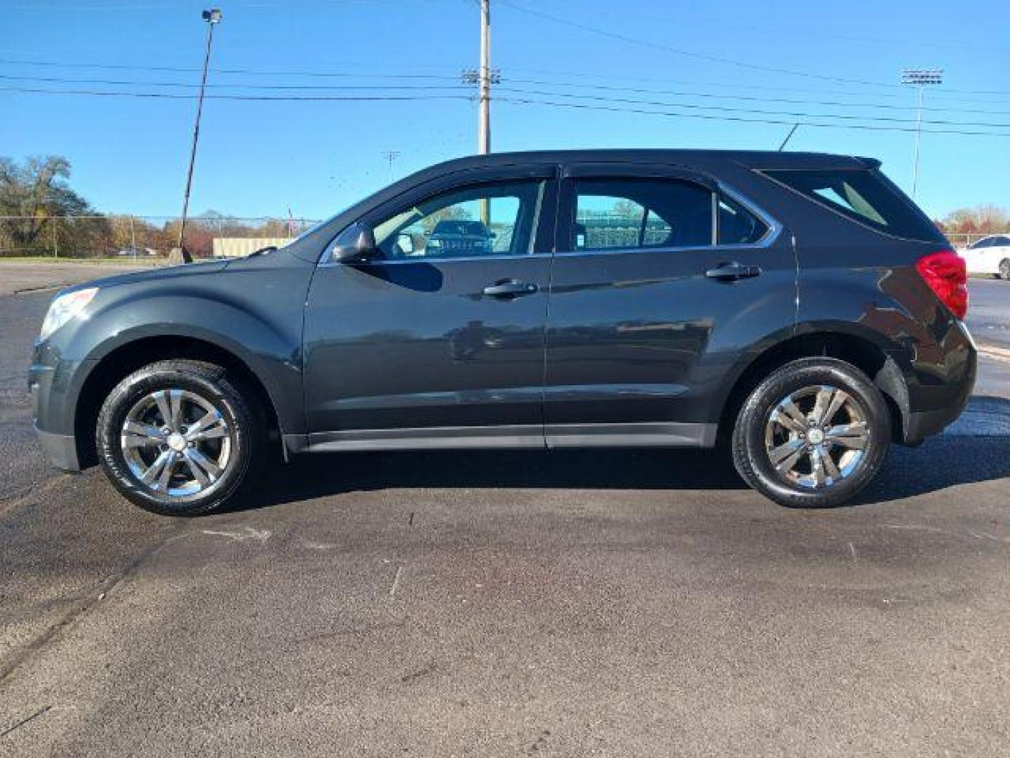 2013 Ashen Gray Metallic Chevrolet Equinox LS 2WD (2GNALBEK6D6) with an 2.4L L4 DOHC 16V engine, 6-Speed Automatic transmission, located at 4508 South Dixie Dr, Moraine, OH, 45439, (937) 908-9800, 39.689976, -84.218452 - Photo#3