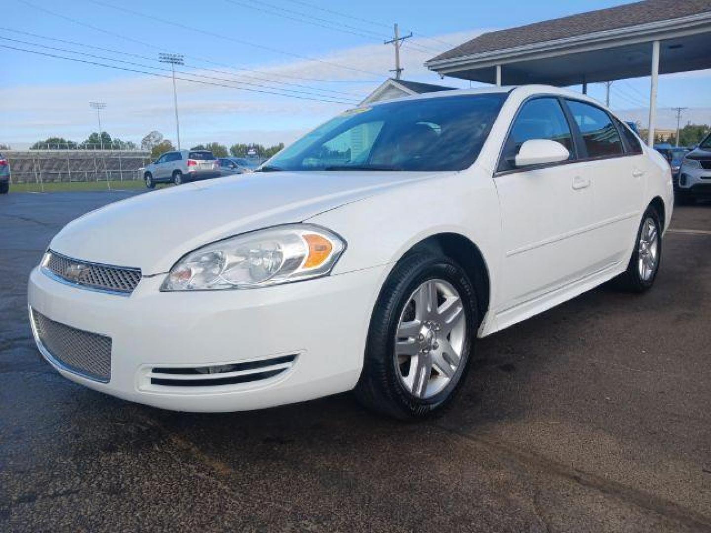 2013 White Chevrolet Impala LT (Fleet) (2G1WG5E34D1) with an 3.6L V6 DOHC 16V FFV engine, 6-Speed Automatic transmission, located at 1951 S Dayton Lakeview Rd., New Carlisle, OH, 45344, (937) 908-9800, 39.890999, -84.050255 - Photo#2