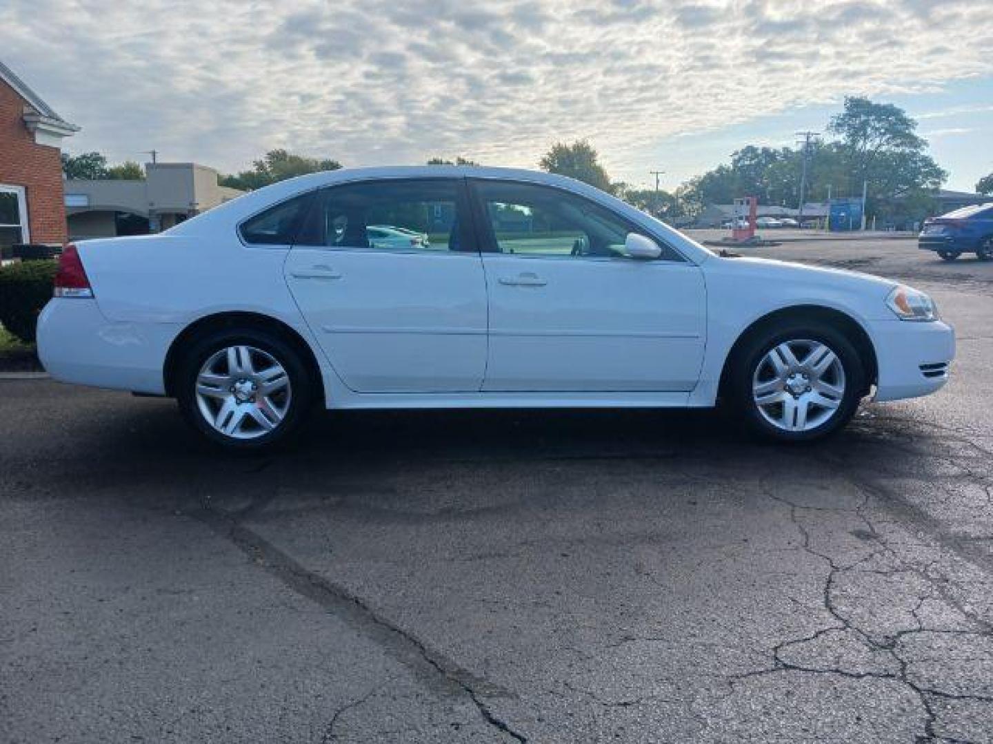 2013 White Chevrolet Impala LT (Fleet) (2G1WG5E34D1) with an 3.6L V6 DOHC 16V FFV engine, 6-Speed Automatic transmission, located at 1951 S Dayton Lakeview Rd., New Carlisle, OH, 45344, (937) 908-9800, 39.890999, -84.050255 - Photo#4