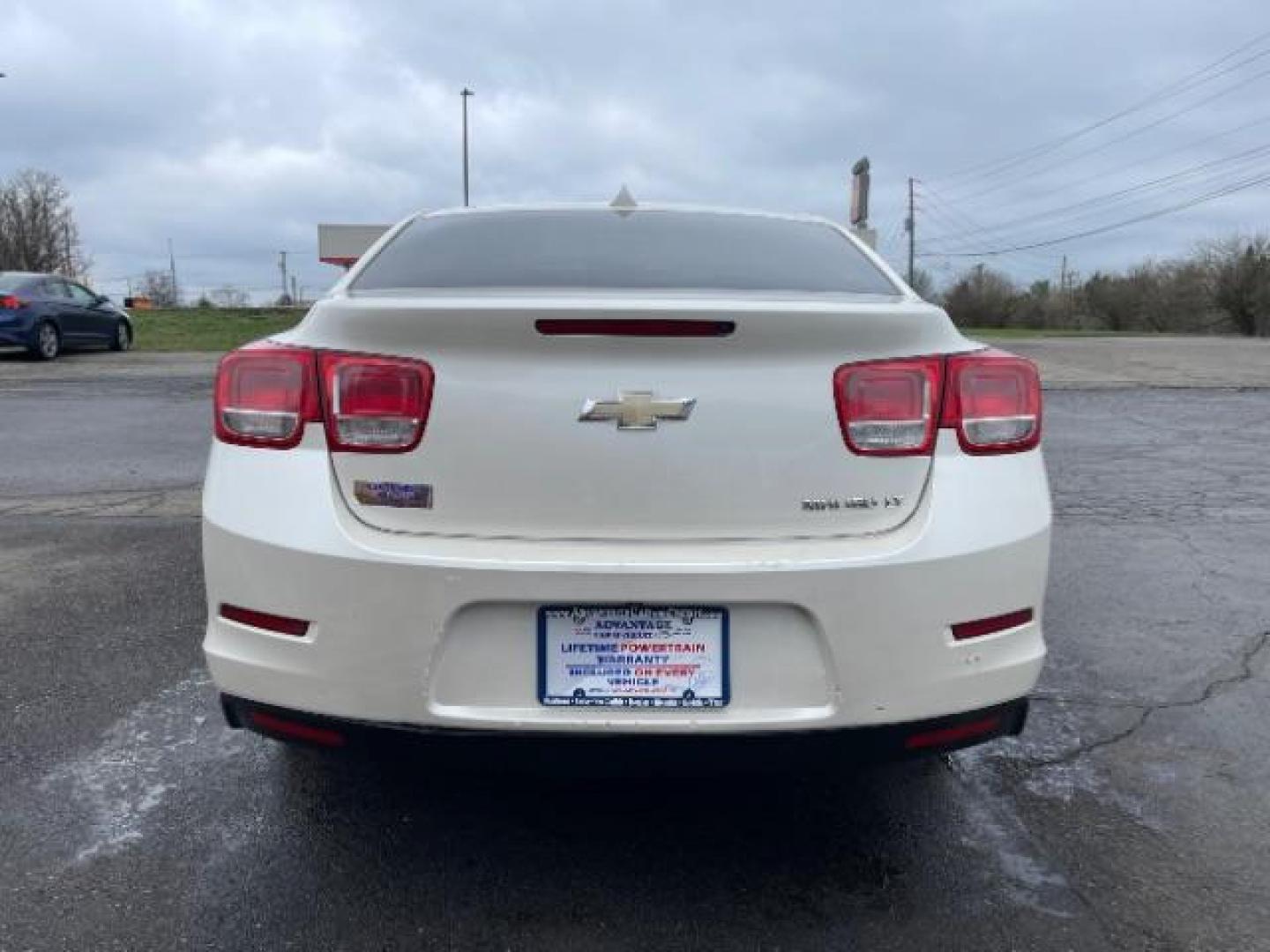 2013 White Diamond Tricoat Chevrolet Malibu 2LT (1G11E5SAXDF) with an 2.5L L4 DOHC 16V engine, 6-Speed Automatic transmission, located at 1951 S Dayton Lakeview Rd., New Carlisle, OH, 45344, (937) 908-9800, 39.890999, -84.050255 - Photo#5