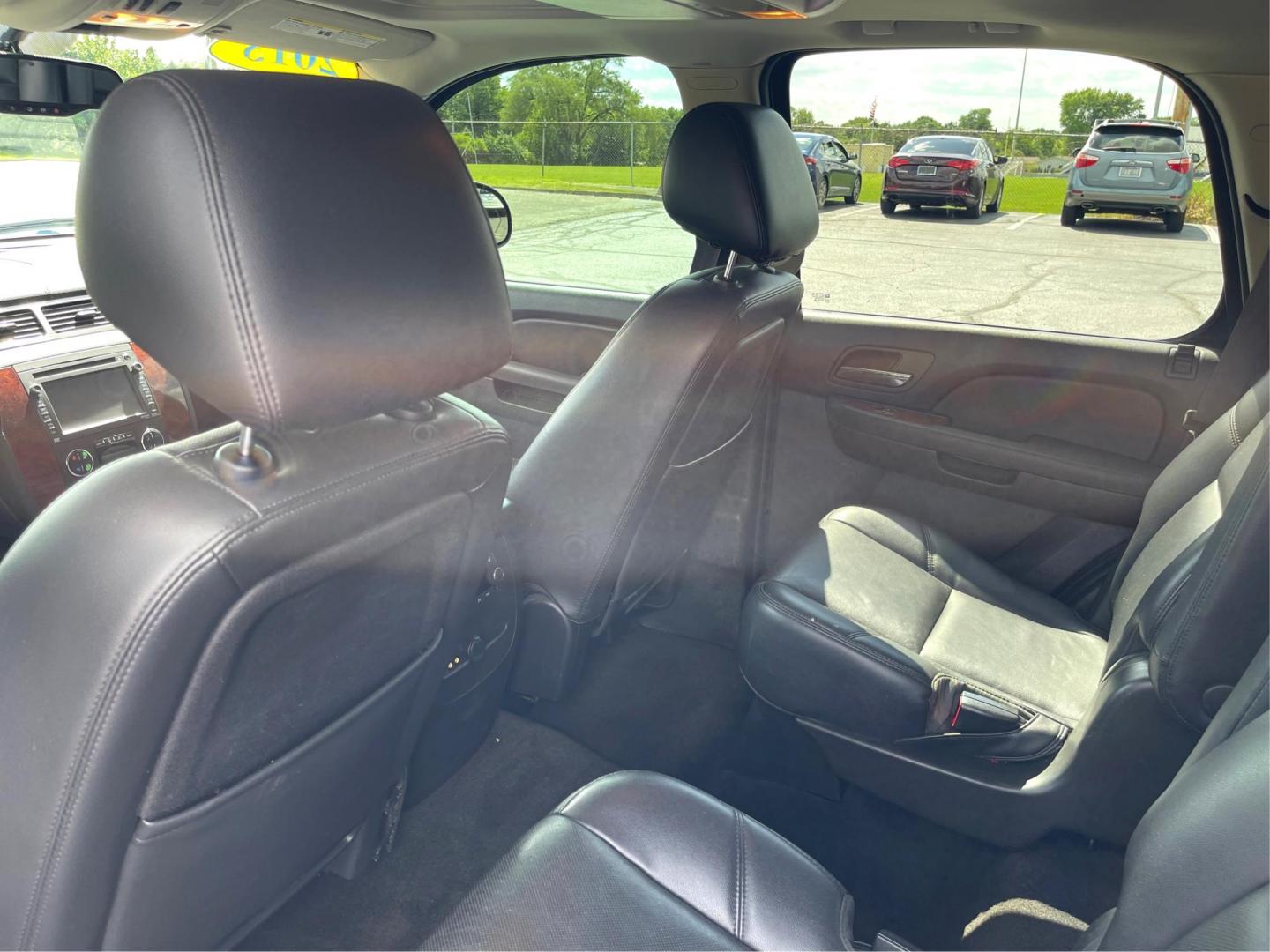 2013 Black Chevrolet Tahoe LTZ 4WD (1GNSKCE07DR) with an 5.3L V8 OHV 16V FFV engine, 6-Speed Automatic transmission, located at 1230 East Main St, Xenia, OH, 45385, (937) 908-9800, 39.688026, -83.910172 - Photo#9