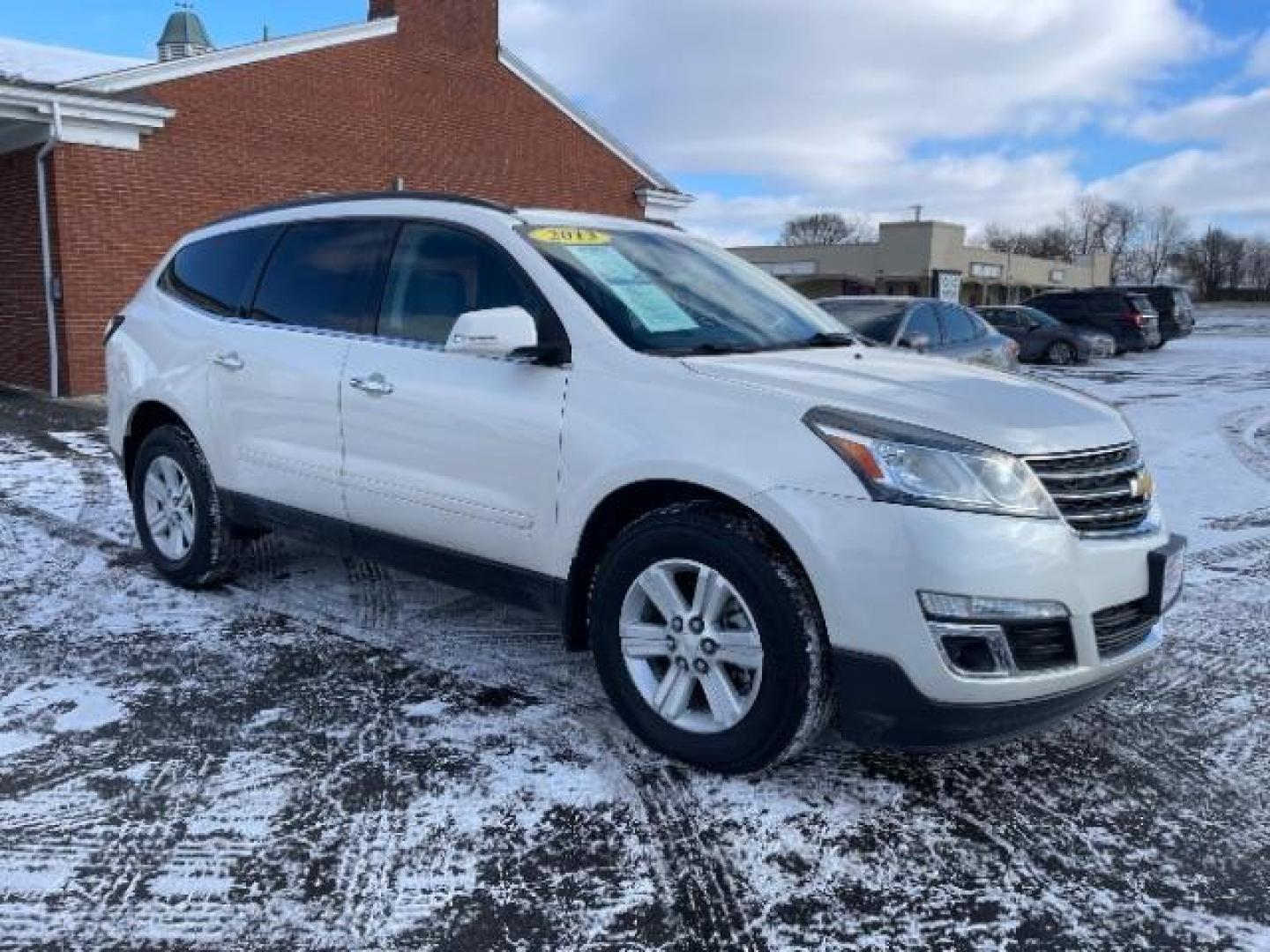 2013 White Diamond Tricoat Chevrolet Traverse 2LT FWD (1GNKRJKD1DJ) with an 3.6L V6 DOHC 24V engine, 6-Speed Automatic transmission, located at 1099 N County Rd 25A, Troy, OH, 45373, (937) 908-9800, 40.057079, -84.212883 - Photo#0