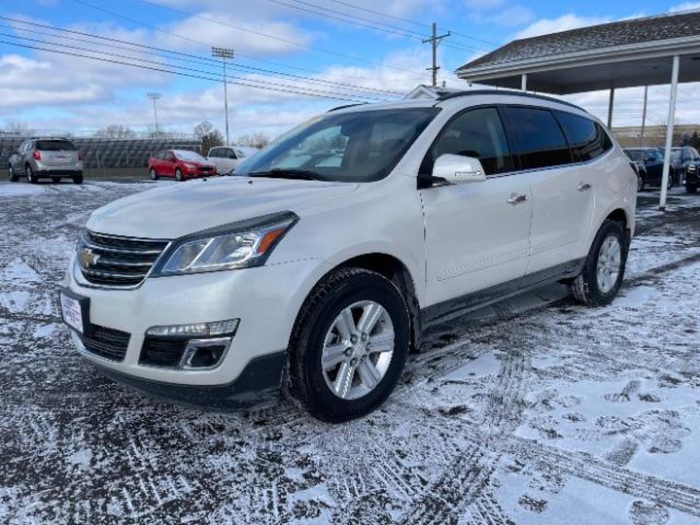 2013 White Diamond Tricoat Chevrolet Traverse 2LT FWD (1GNKRJKD1DJ) with an 3.6L V6 DOHC 24V engine, 6-Speed Automatic transmission, located at 1099 N County Rd 25A, Troy, OH, 45373, (937) 908-9800, 40.057079, -84.212883 - Photo#1