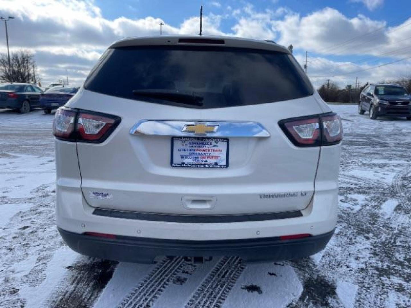 2013 White Diamond Tricoat Chevrolet Traverse 2LT FWD (1GNKRJKD1DJ) with an 3.6L V6 DOHC 24V engine, 6-Speed Automatic transmission, located at 1099 N County Rd 25A, Troy, OH, 45373, (937) 908-9800, 40.057079, -84.212883 - Photo#2