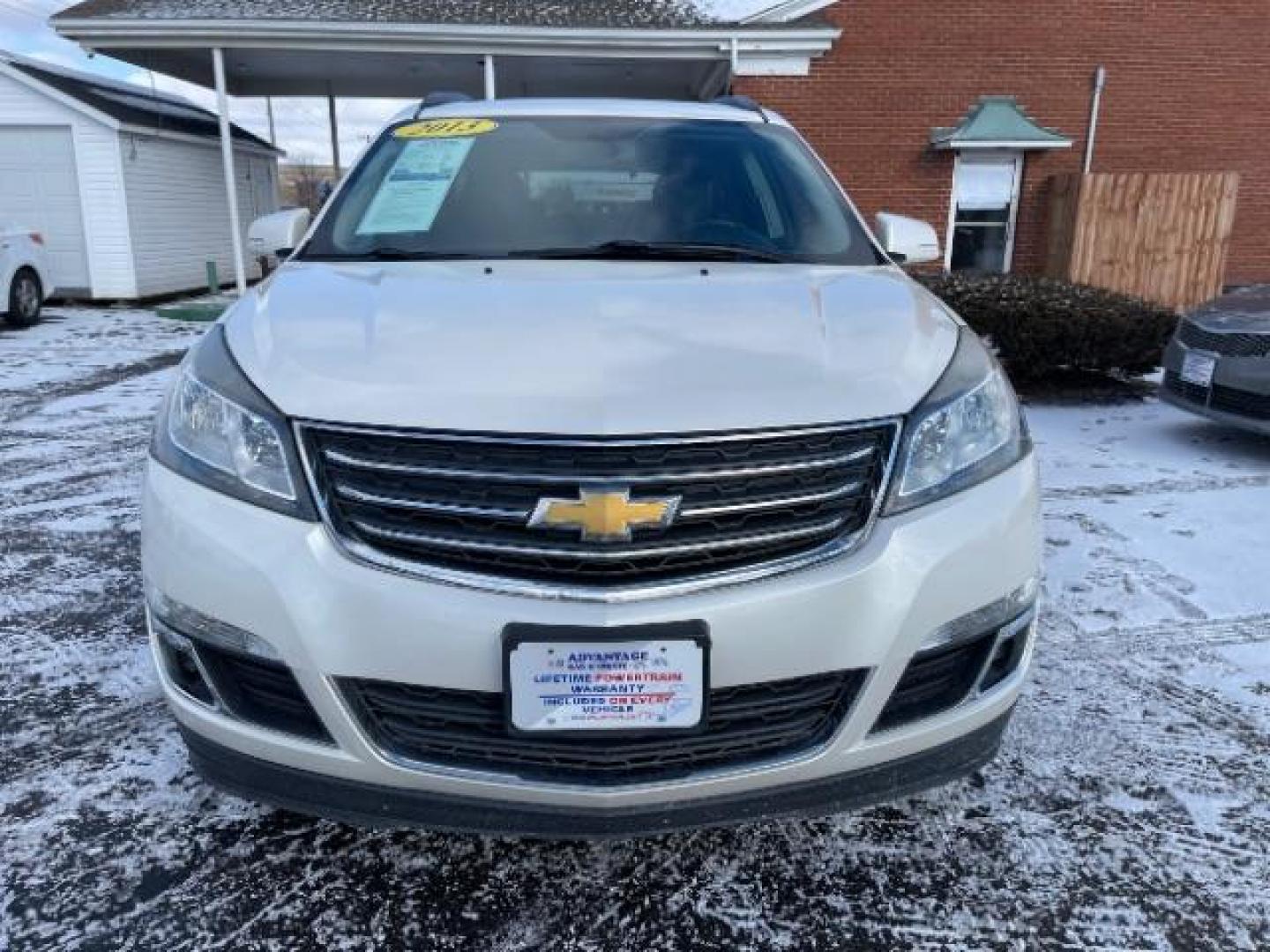 2013 White Diamond Tricoat Chevrolet Traverse 2LT FWD (1GNKRJKD1DJ) with an 3.6L V6 DOHC 24V engine, 6-Speed Automatic transmission, located at 1099 N County Rd 25A, Troy, OH, 45373, (937) 908-9800, 40.057079, -84.212883 - Photo#3