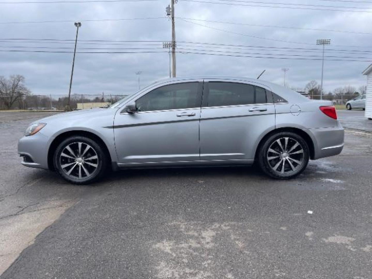 2013 Billet Silver Metallic Chrysler 200 Touring (1C3CCBBG8DN) with an 3.6L V6 DOHC 24V FFV engine, 6-Speed Automatic transmission, located at 4508 South Dixie Dr, Moraine, OH, 45439, (937) 908-9800, 39.689976, -84.218452 - Photo#2