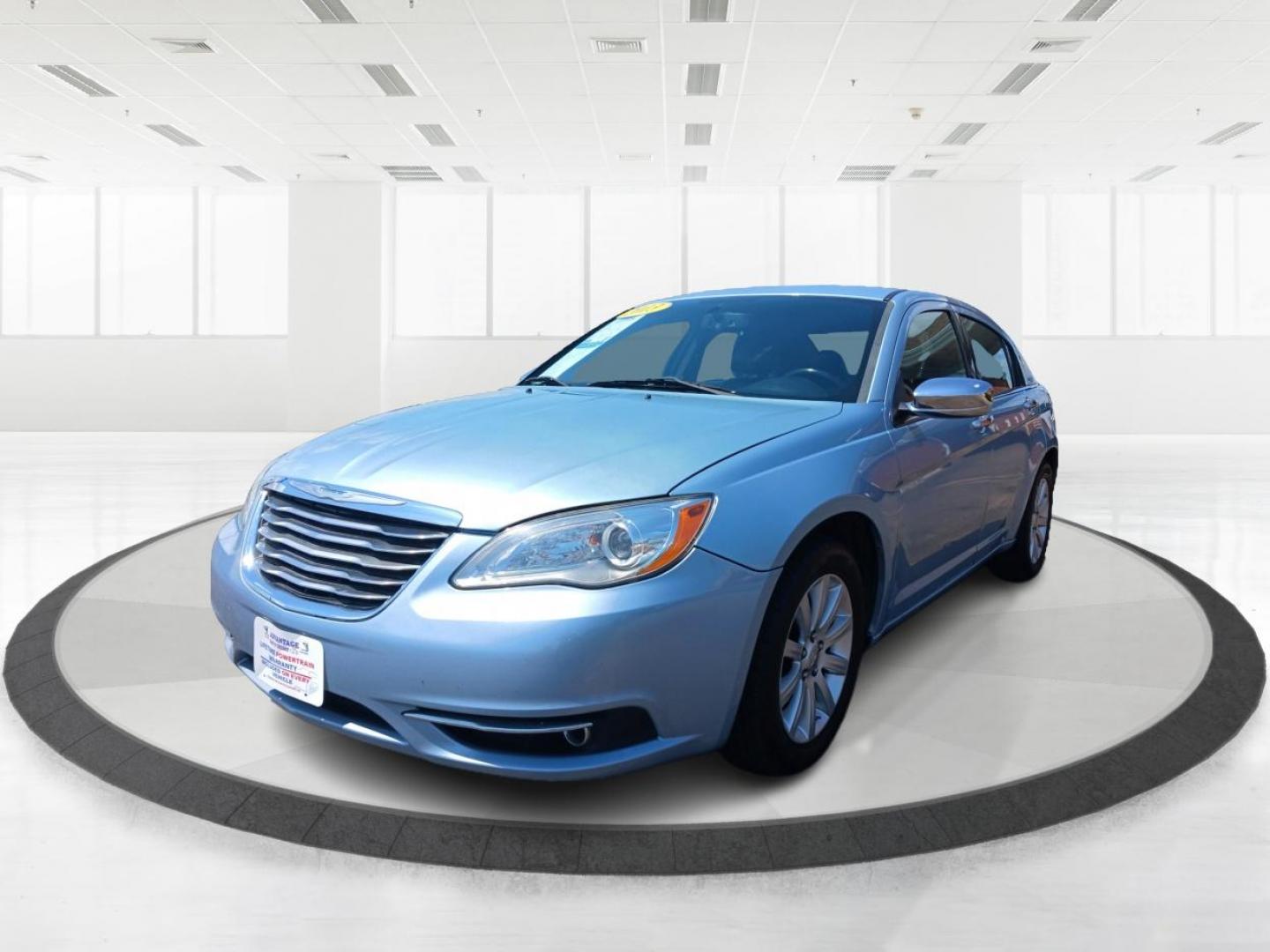 2013 Crystal Blue Pearl Chrysler 200 (1C3CCBCG1DN) with an 3.6L V6 DOHC 24V FFV engine, 6-Speed Automatic transmission, located at 401 Woodman Dr, Riverside, OH, 45431, (937) 908-9800, 39.760899, -84.123421 - Photo#7