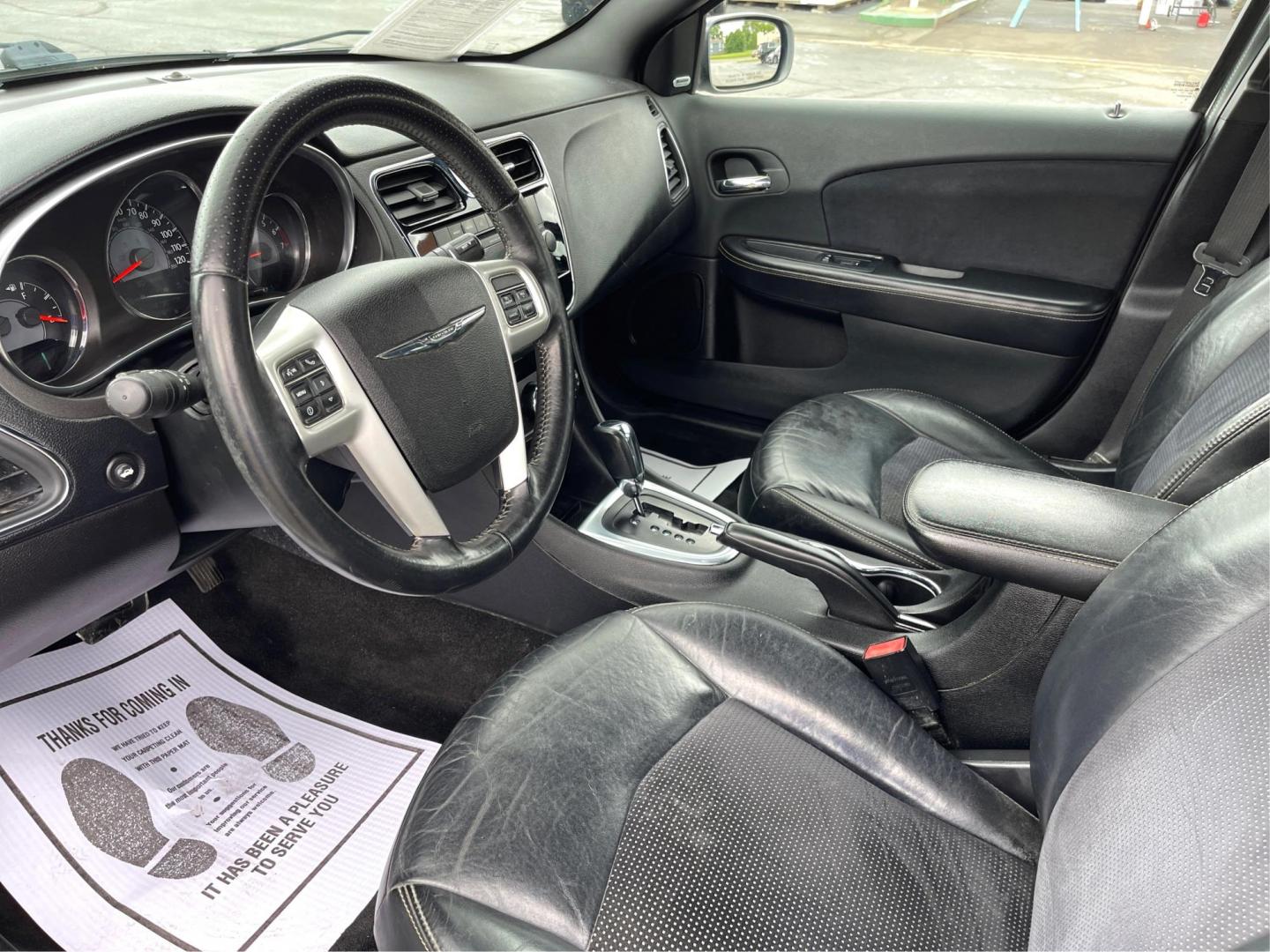 2013 Bright White Chrysler 200 (1C3CCBCG3DN) with an 3.6L V6 DOHC 24V FFV engine, 6-Speed Automatic transmission, located at 1951 S Dayton Lakeview Rd., New Carlisle, OH, 45344, (937) 908-9800, 39.890999, -84.050255 - Photo#8