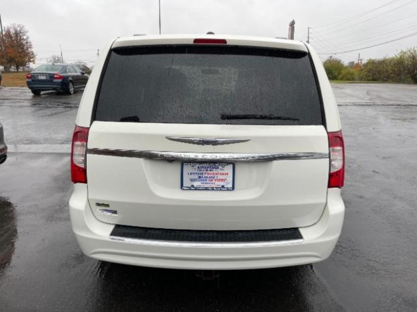 2013 Stone White Chrysler Town and Country Touring (2C4RC1BG7DR) with an 3.6L V6 DOHC 24V engine, 6-Speed Automatic transmission, located at 401 Woodman Dr, Riverside, OH, 45431, (937) 908-9800, 39.760899, -84.123421 - Photo#3