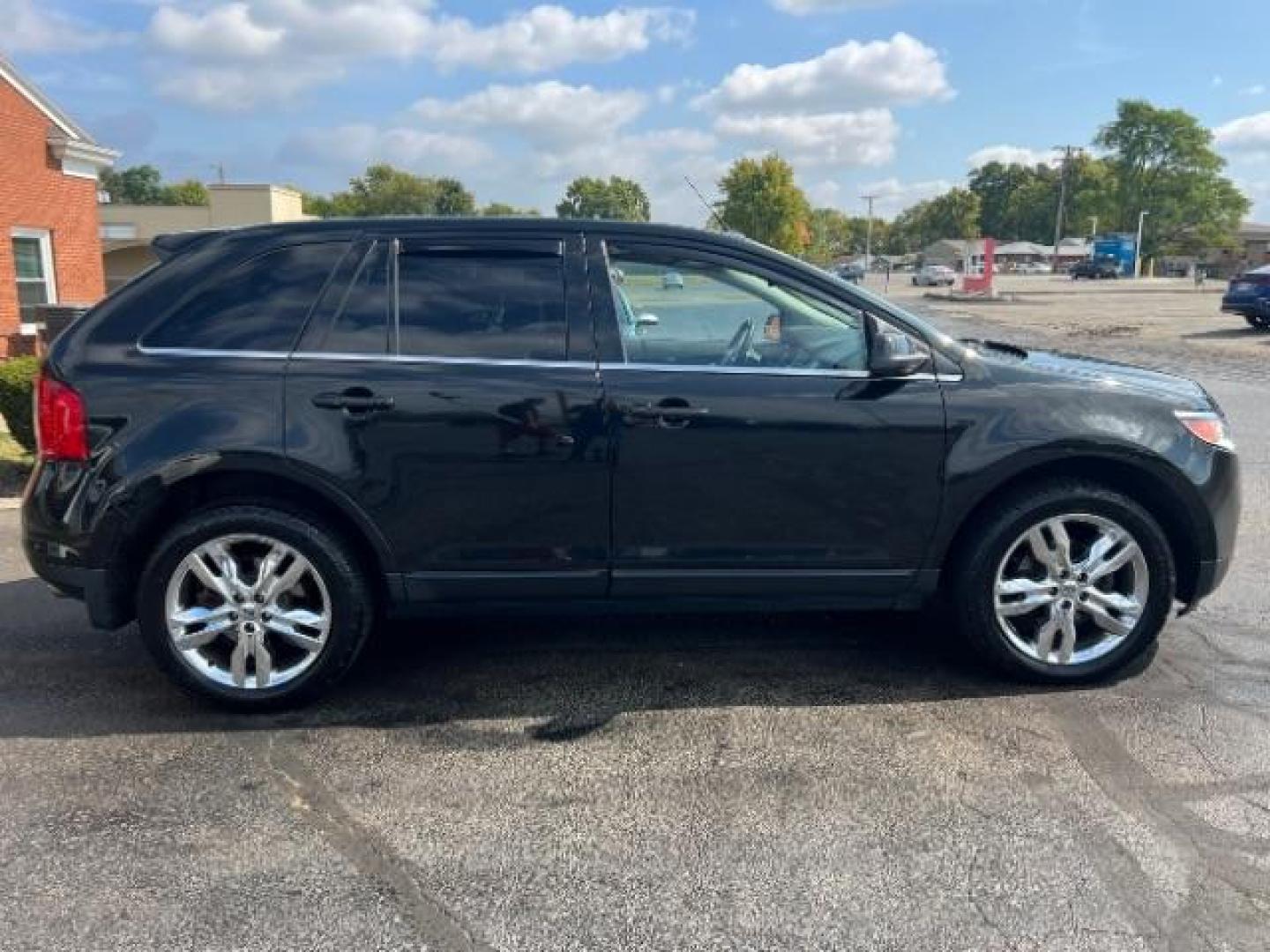 2013 Tuxedo Black Metallic Ford Edge Limited AWD (2FMDK4KC4DB) with an 3.5L V6 DOHC 24V engine, 6-Speed Automatic transmission, located at 1184 Kauffman Ave, Fairborn, OH, 45324, (937) 908-9800, 39.807072, -84.030914 - Photo#5