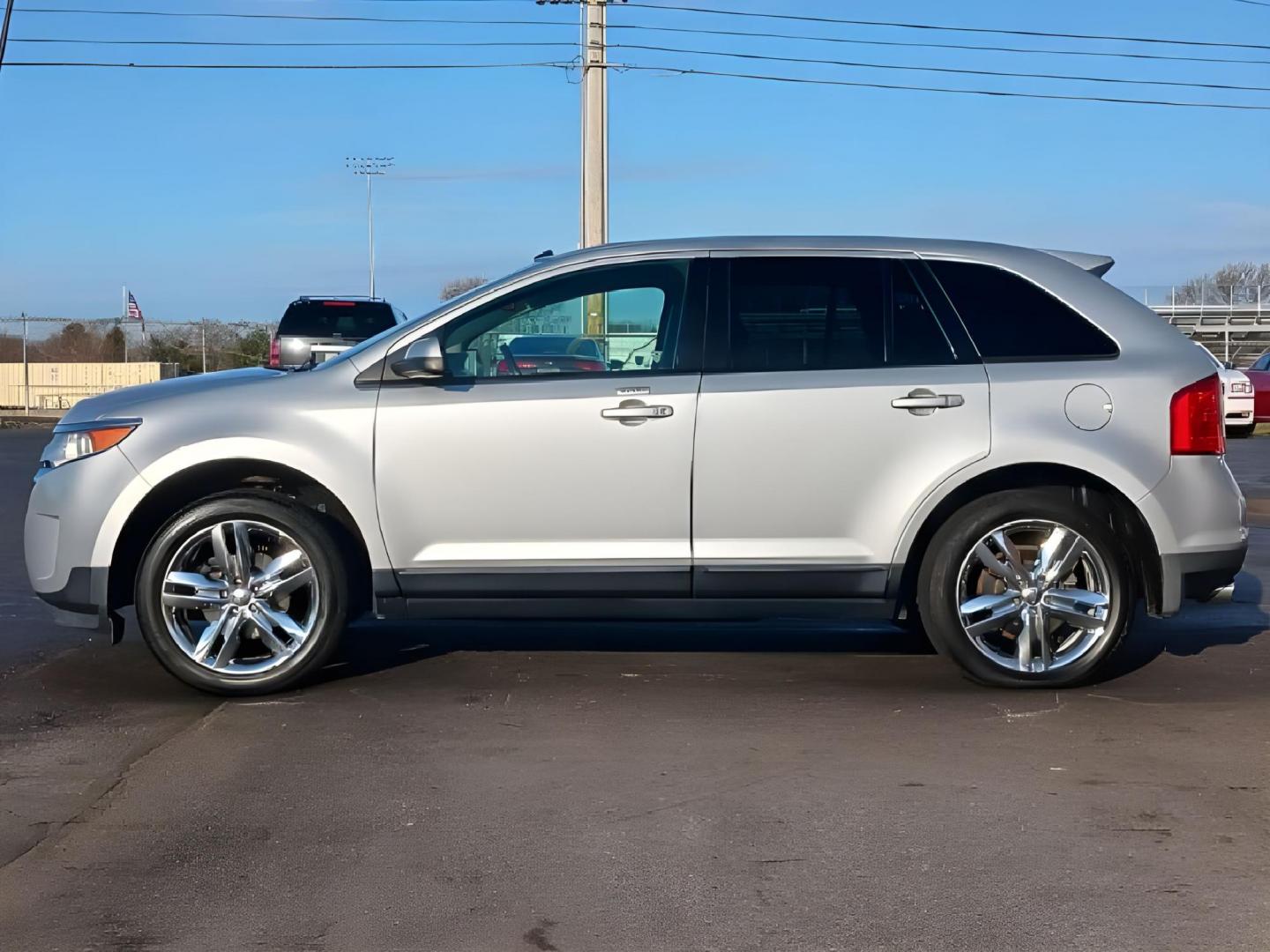 2013 Ingot Silver Metallic Ford Edge (2FMDK3JC8DB) with an 3.5L V6 DOHC 24V engine, 6-Speed Automatic transmission, located at 1230 East Main St, Xenia, OH, 45385, (937) 908-9800, 39.688026, -83.910172 - Photo#5