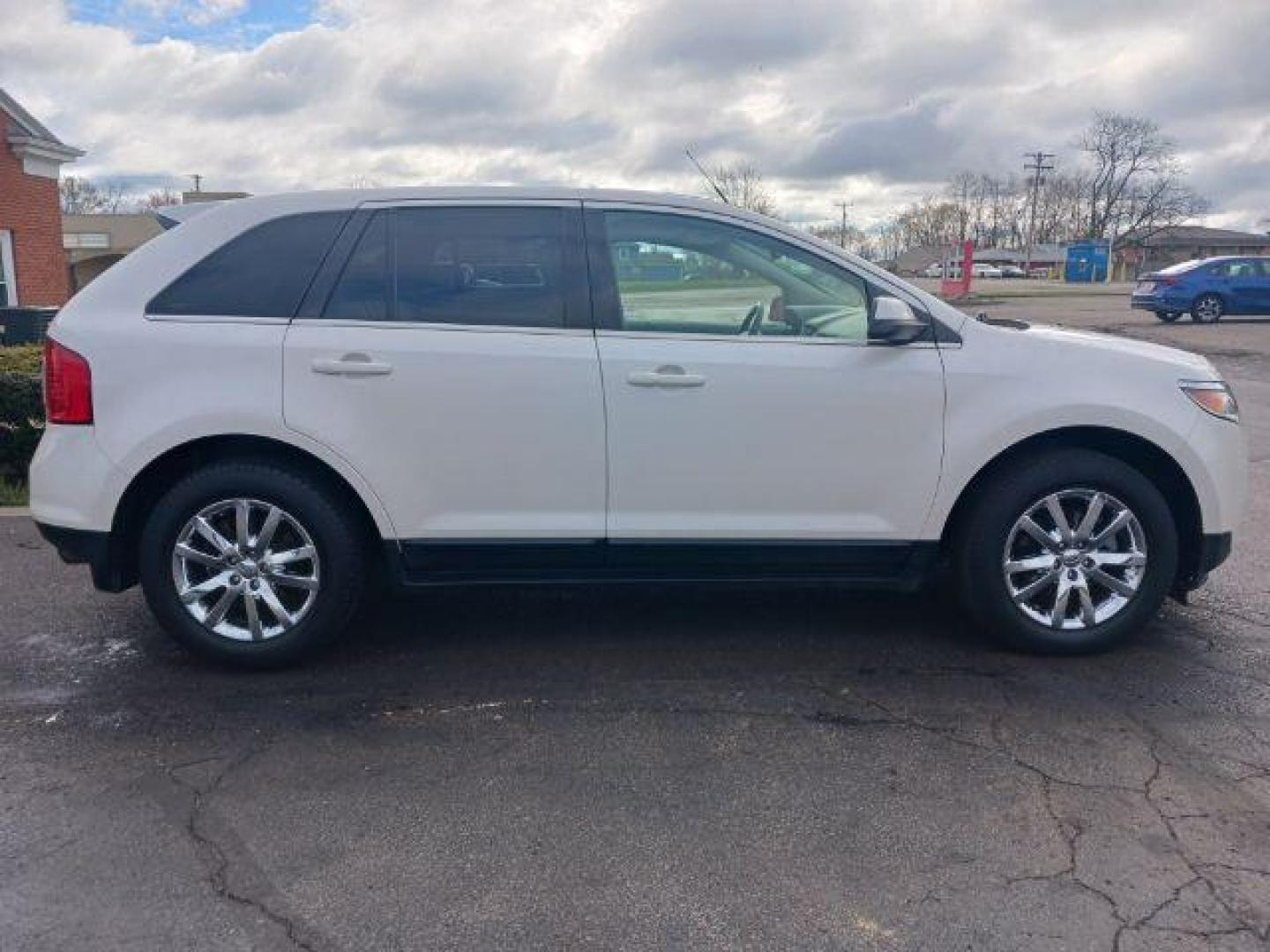 2013 White Platinum Tricoat Metallic Ford Edge Limited FWD (2FMDK3K96DB) with an 2.0L L4 DOHC 16V engine, 6-Speed Automatic transmission, located at 1099 N County Rd 25A, Troy, OH, 45373, (937) 908-9800, 40.057079, -84.212883 - Photo#3