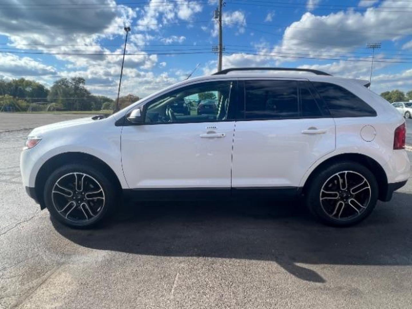 2013 White Platinum Tricoat Metallic Ford Edge SEL FWD (2FMDK3JC1DB) with an 3.5L V6 DOHC 24V engine, 6-Speed Automatic transmission, located at 1951 S Dayton Lakeview Rd., New Carlisle, OH, 45344, (937) 908-9800, 39.890999, -84.050255 - Photo#3