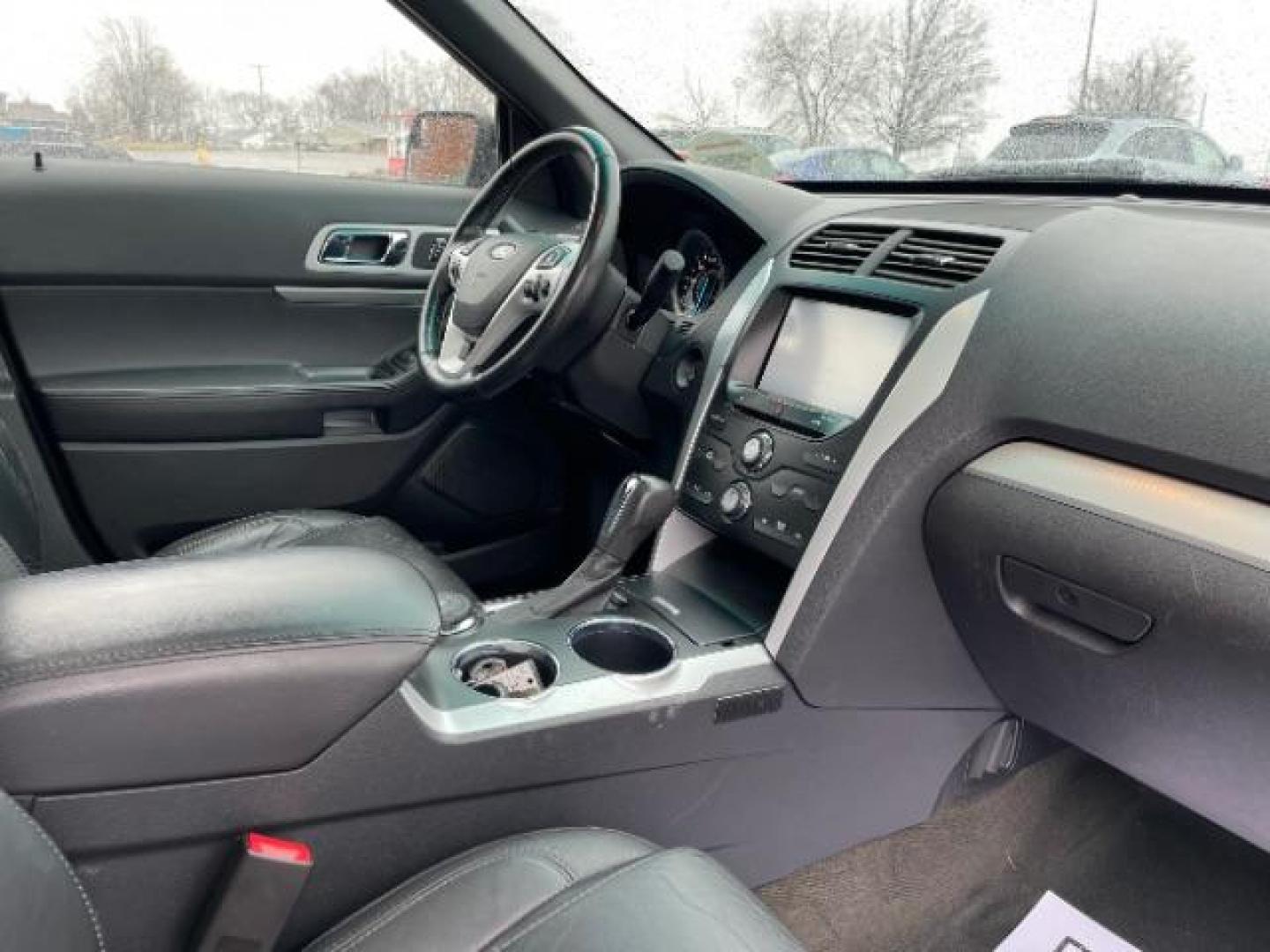 2013 Ruby Red Metallic Ford Explorer XLT 4WD (1FM5K8D83DG) with an 3.5L V6 DOHC 24V engine, 6-Speed Automatic transmission, located at 1099 N County Rd 25A, Troy, OH, 45373, (937) 908-9800, 40.057079, -84.212883 - Photo#8