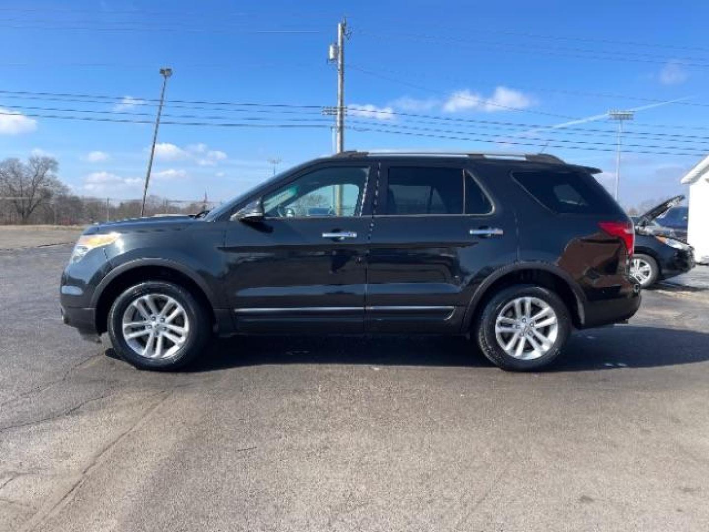 2013 Tuxedo Black Metallic Ford Explorer XLT 4WD (1FM5K8D83DG) with an 3.5L V6 DOHC 24V engine, 6-Speed Automatic transmission, located at 1184 Kauffman Ave, Fairborn, OH, 45324, (937) 908-9800, 39.807072, -84.030914 - Photo#3