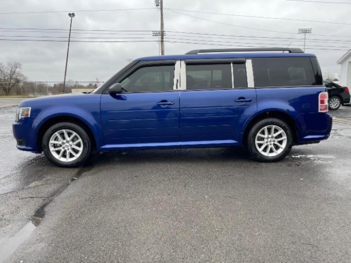 2013 Deep Impact Blue Metallic Ford Flex SE FWD (2FMGK5B8XDB) with an 3.5L V6 DOHC 24V engine, 6-Speed Automatic Overdrive transmission, located at 1951 S Dayton Lakeview Rd., New Carlisle, OH, 45344, (937) 908-9800, 39.890999, -84.050255 - Photo#5