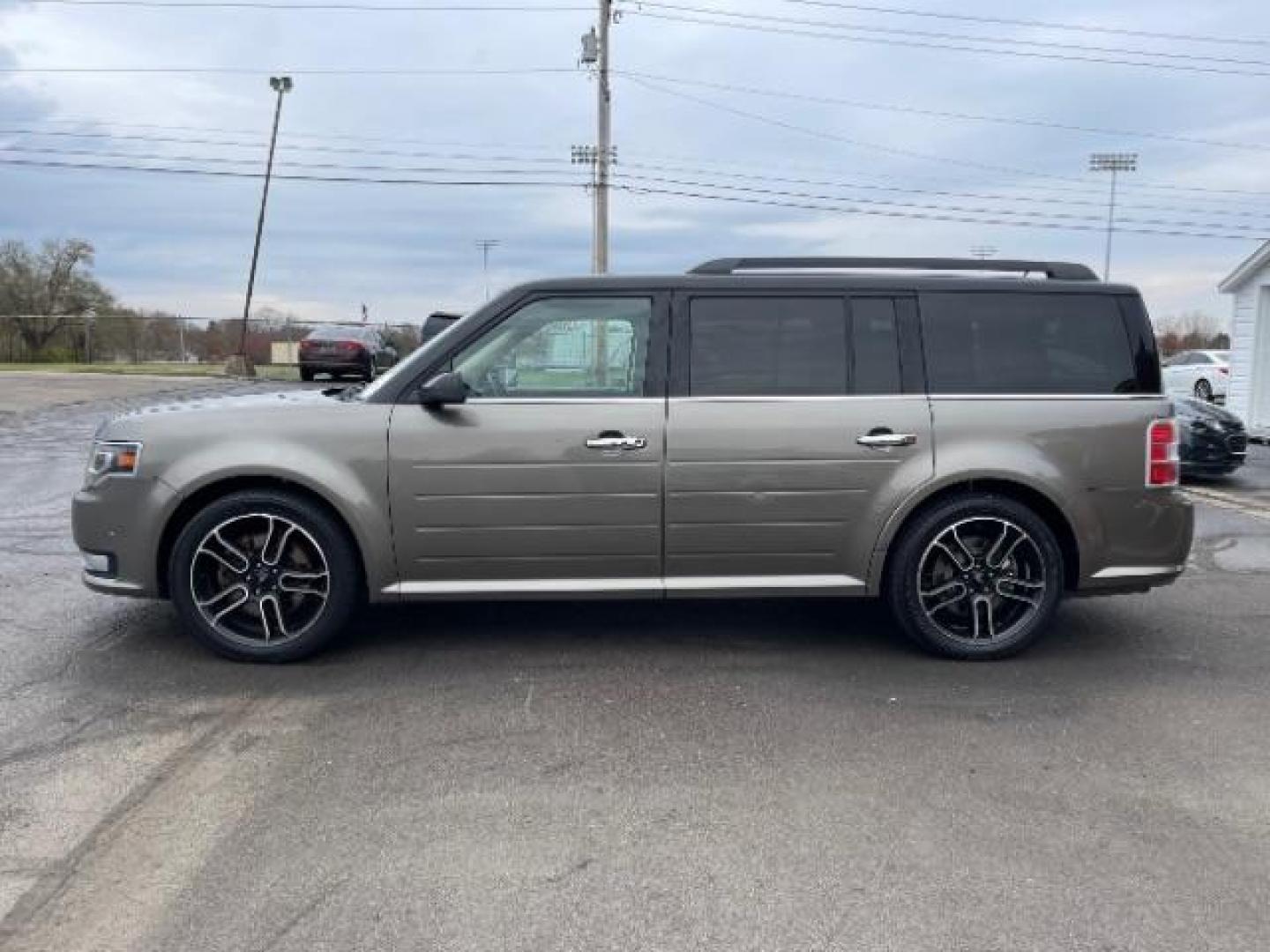 2013 Mineral Gray Metallic Ford Flex Limited AWD (2FMHK6DT2DB) with an 3.5L V6 DOHC 24V engine, 6-Speed Automatic Overdrive transmission, located at 1099 N County Rd 25A, Troy, OH, 45373, (937) 908-9800, 40.057079, -84.212883 - Photo#4