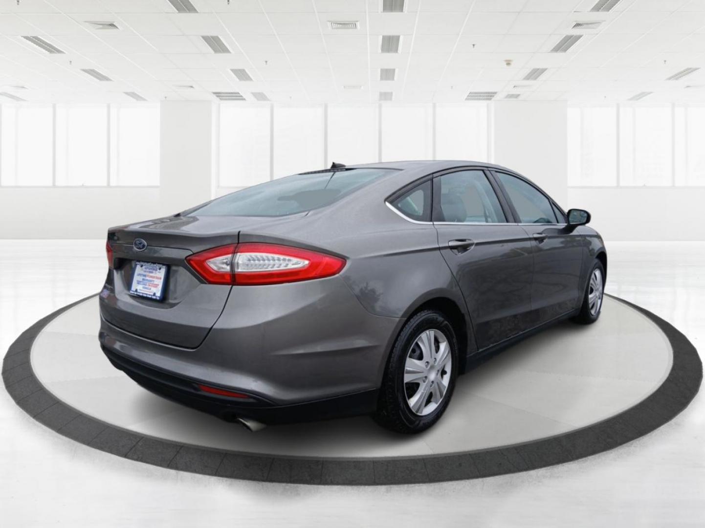 2013 Sterling Gray Ford Fusion S (3FA6P0G76DR) with an 2.5L L4 DOHC 16V engine, located at 880 E. National Road, Vandalia, OH, 45377, (937) 908-9800, 39.891918, -84.183594 - Photo#2