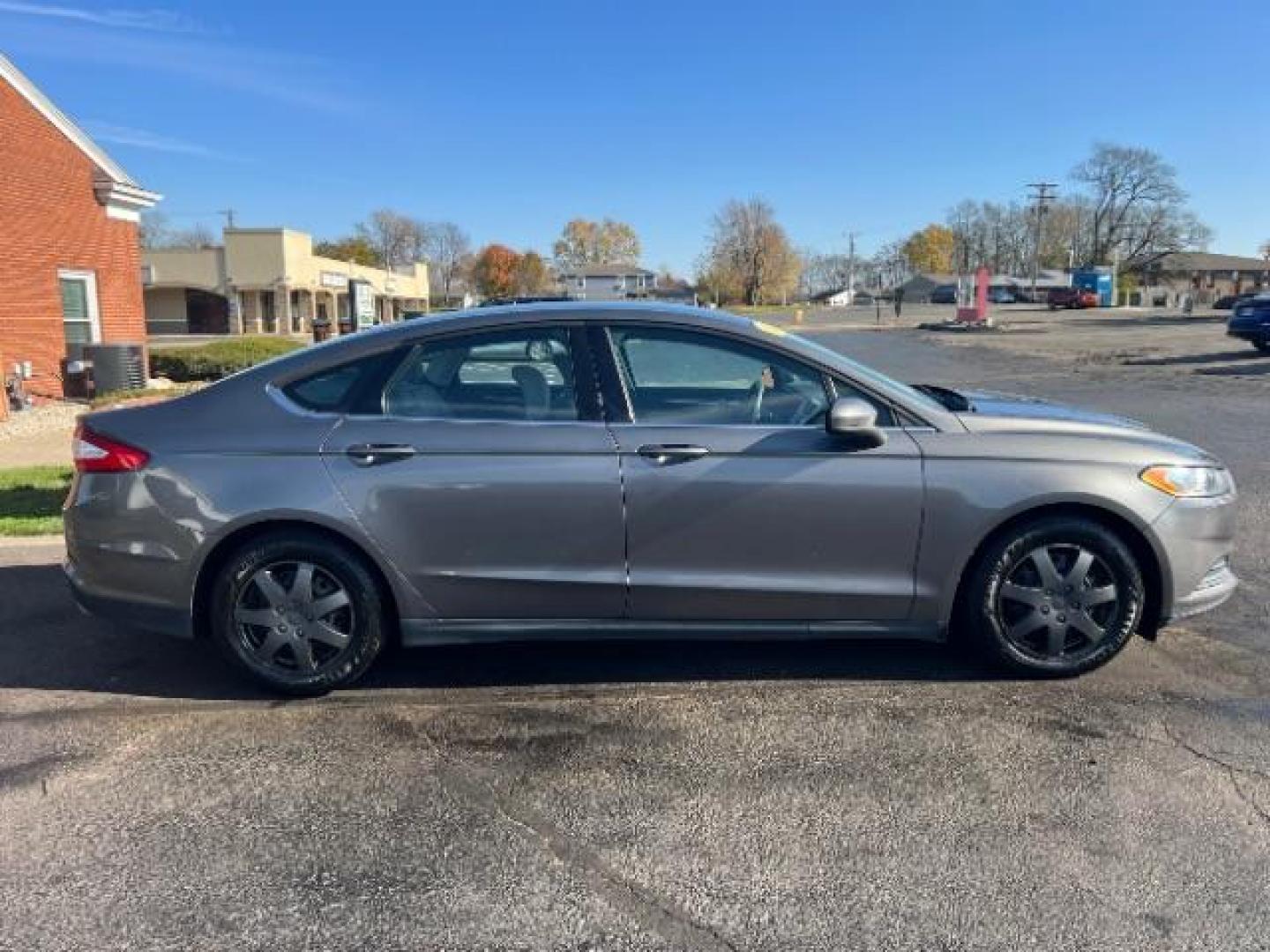 2013 Sterling Gray Ford Fusion S (3FA6P0G76DR) with an 2.5L L4 DOHC 16V engine, located at 401 Woodman Dr, Riverside, OH, 45431, (937) 908-9800, 39.760899, -84.123421 - Photo#5