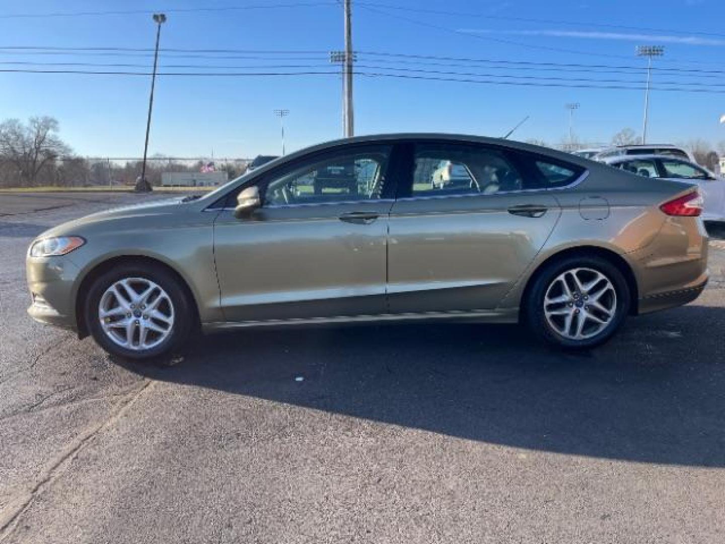 2013 Ginger Ale Ford Fusion SE (3FA6P0H73DR) with an 2.5L L4 DOHC 16V engine, located at 4508 South Dixie Dr, Moraine, OH, 45439, (937) 908-9800, 39.689976, -84.218452 - Photo#2