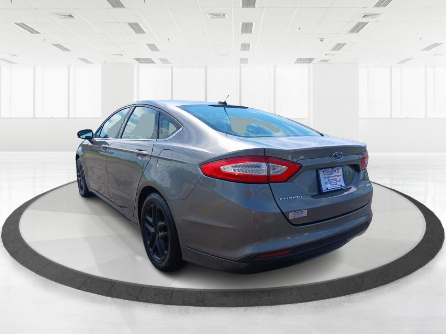 2013 Sterling Gray Ford Fusion (3FA6P0HR2DR) with an 1.6L L4 DOHC 16V engine, located at 1230 East Main St, Xenia, OH, 45385, (937) 908-9800, 39.688026, -83.910172 - Photo#4