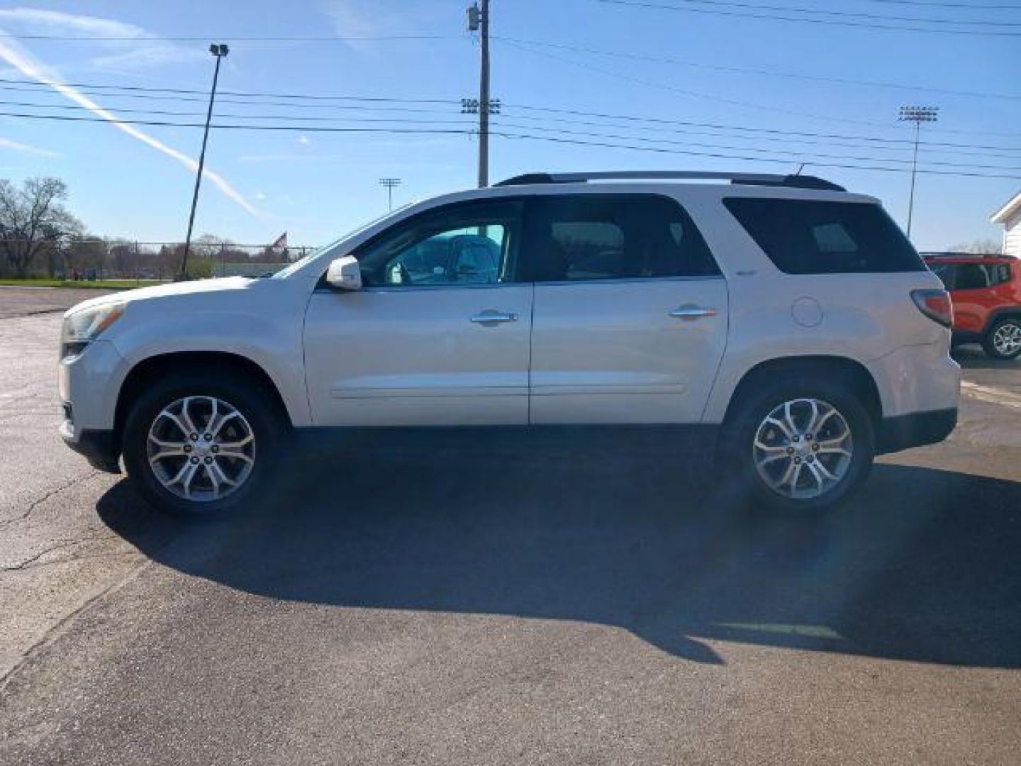 2013 Summit White GMC Acadia SLT-2 AWD (1GKKVSKD3DJ) with an 3.6L V6 DOHC 24V engine, 6-Speed Automatic transmission, located at 1230 East Main St, Xenia, OH, 45385, (937) 908-9800, 39.688026, -83.910172 - Photo#3