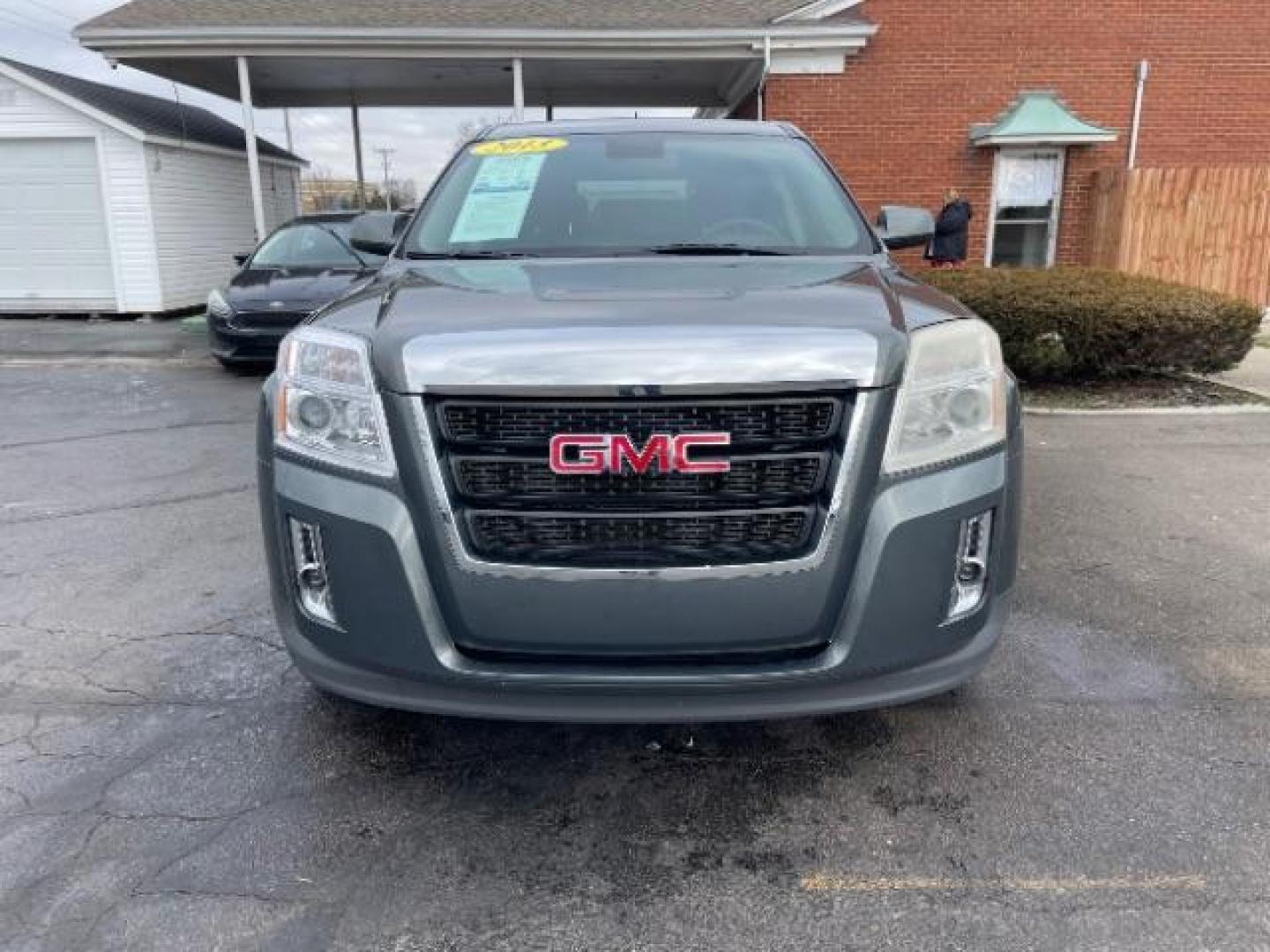 2013 Ashen Gray Metallic GMC Terrain SLE1 FWD (2GKALMEK8D6) with an 2.4L L4 DOHC 16V FFV engine, 6-Speed Automatic transmission, located at 401 Woodman Dr, Riverside, OH, 45431, (937) 908-9800, 39.760899, -84.123421 - Photo#2