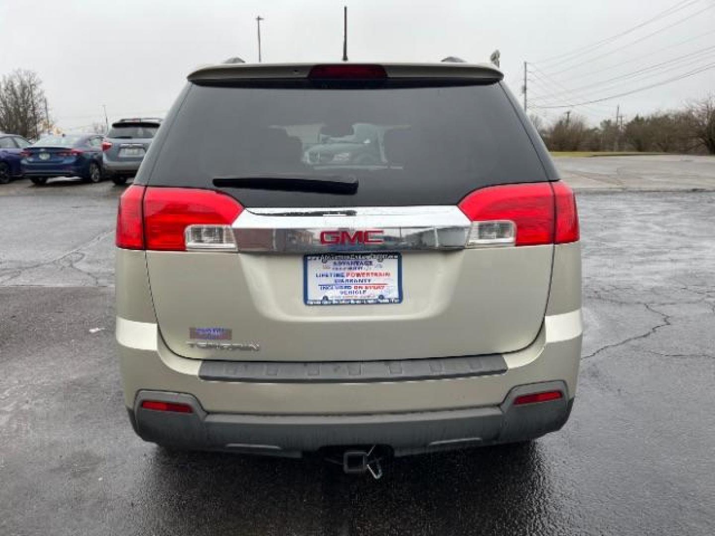 2013 Champagne Silver Metallic GMC Terrain SLE2 FWD (2GKALSEK1D6) with an 2.4L L4 DOHC 16V FFV engine, 6-Speed Automatic transmission, located at 1230 East Main St, Xenia, OH, 45385, (937) 908-9800, 39.688026, -83.910172 - Photo#4