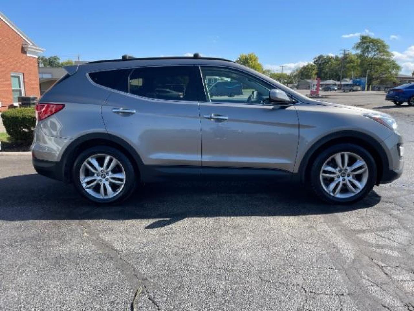 2013 Mineral Gray Hyundai Santa Fe Sport 2.0 FWD (5XYZU3LA8DG) with an 2.0L L4 DOHC 16V engine, 6-Speed Automatic transmission, located at 1184 Kauffman Ave, Fairborn, OH, 45324, (937) 908-9800, 39.807072, -84.030914 - Photo#4